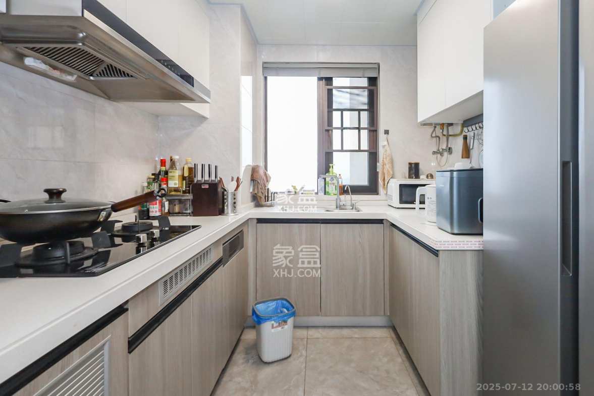 越秀悦湖台  4室2厅2卫    6000.0元/月 越秀悦湖台  4室2厅2卫    6000.0元/月室内图