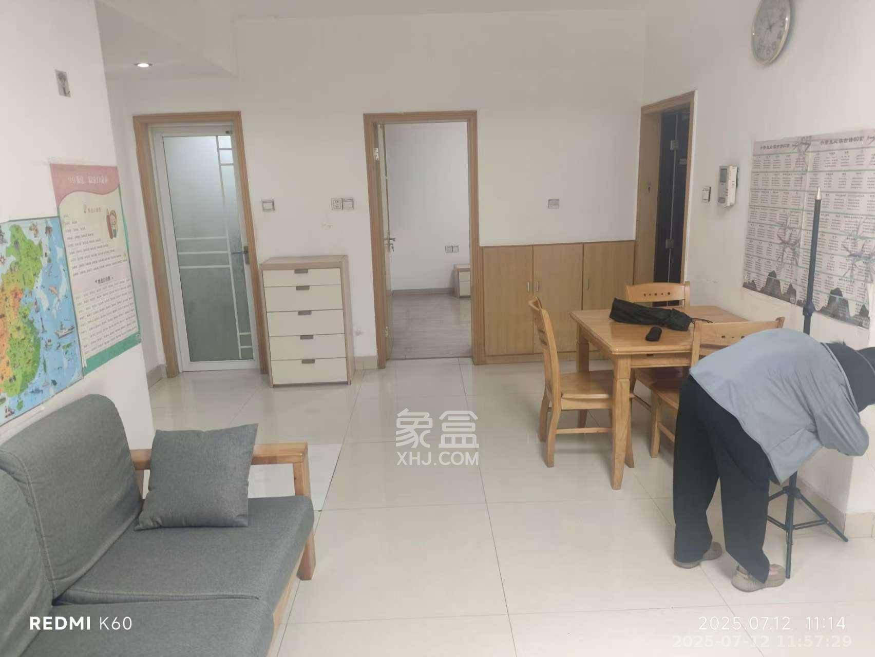 层上观邸  3室2厅1卫    2300.0元/月室内图