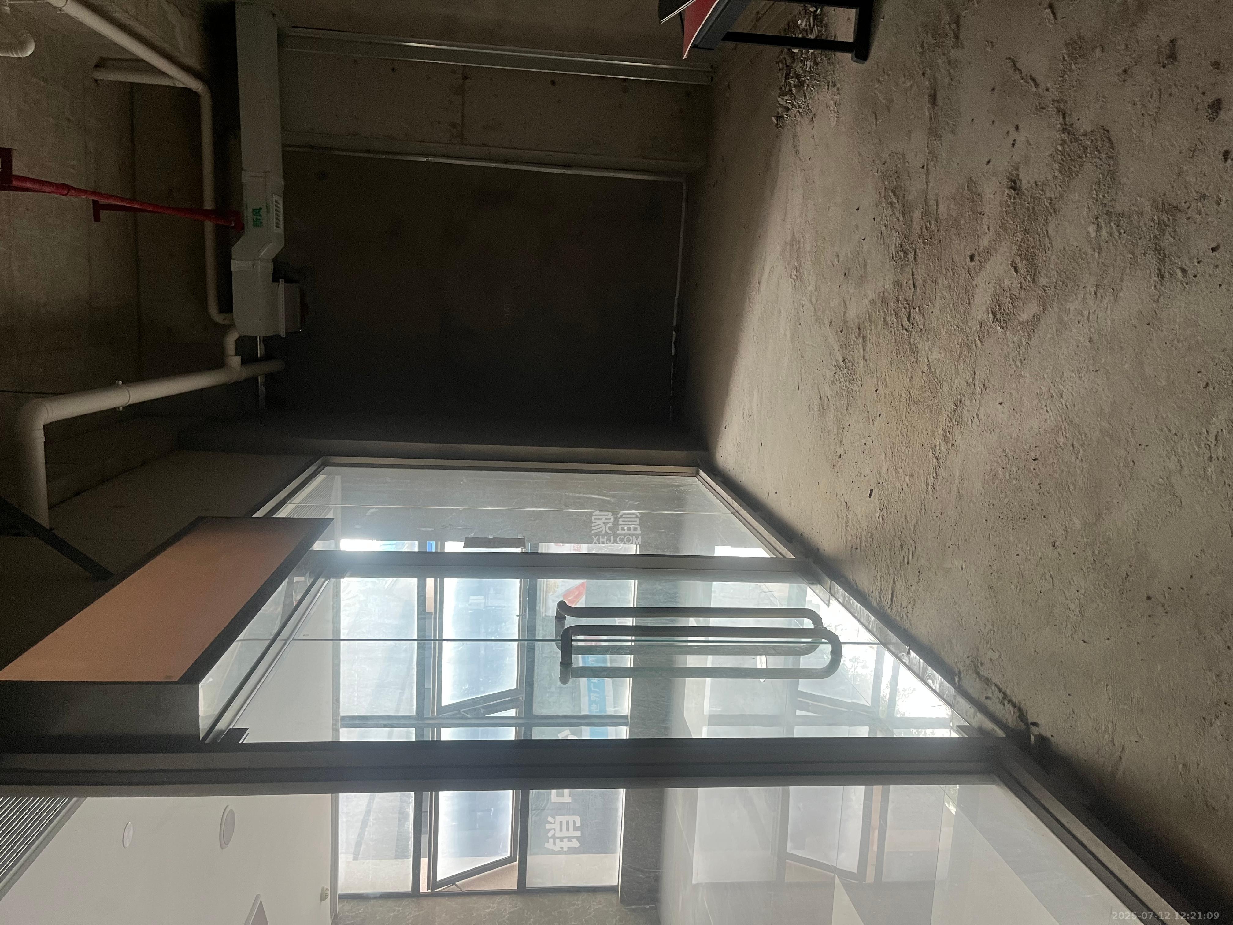 新世界广场   200.0㎡      12000.0元/月室内图