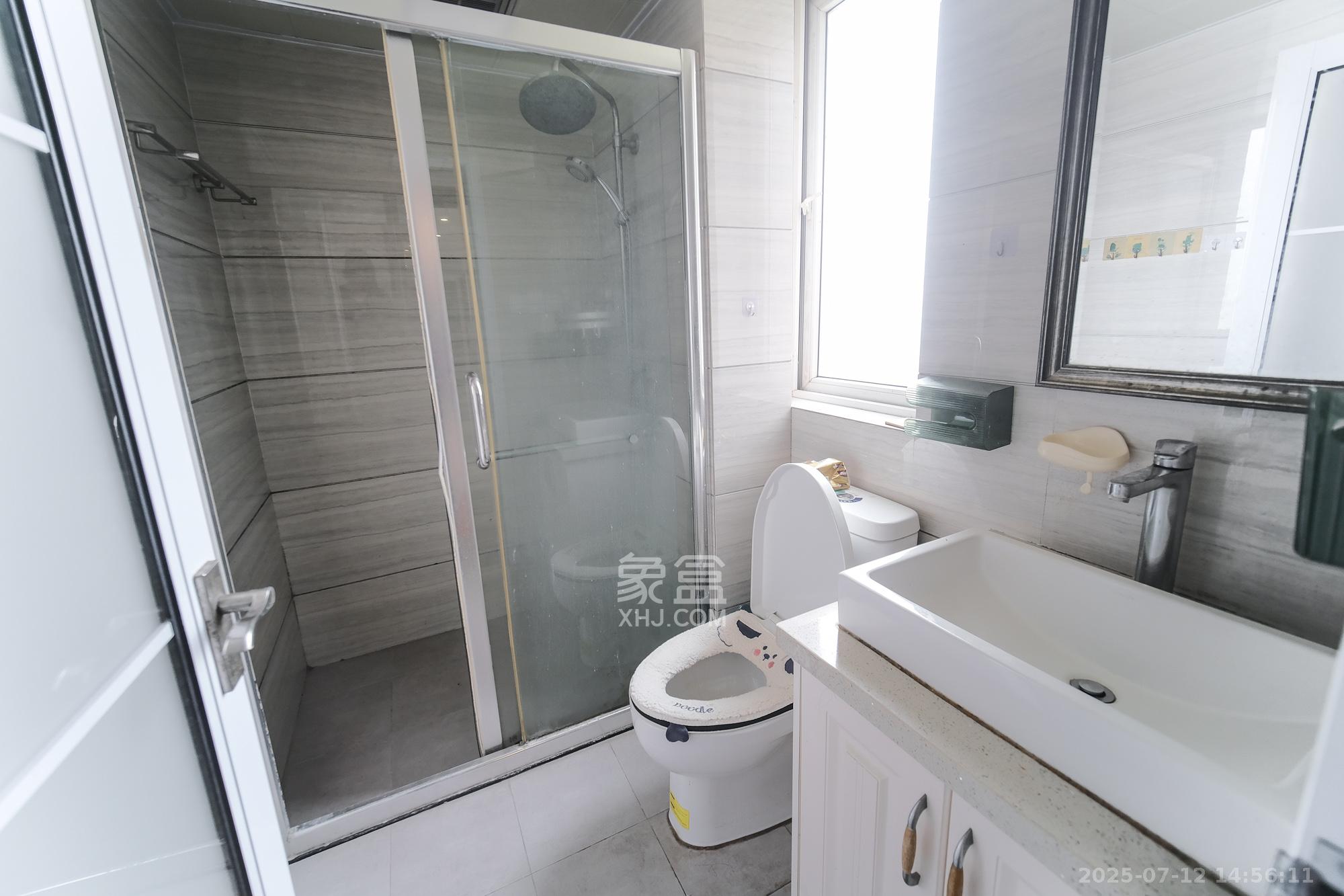 山水湾  4室2厅2卫   78.00万卫生间