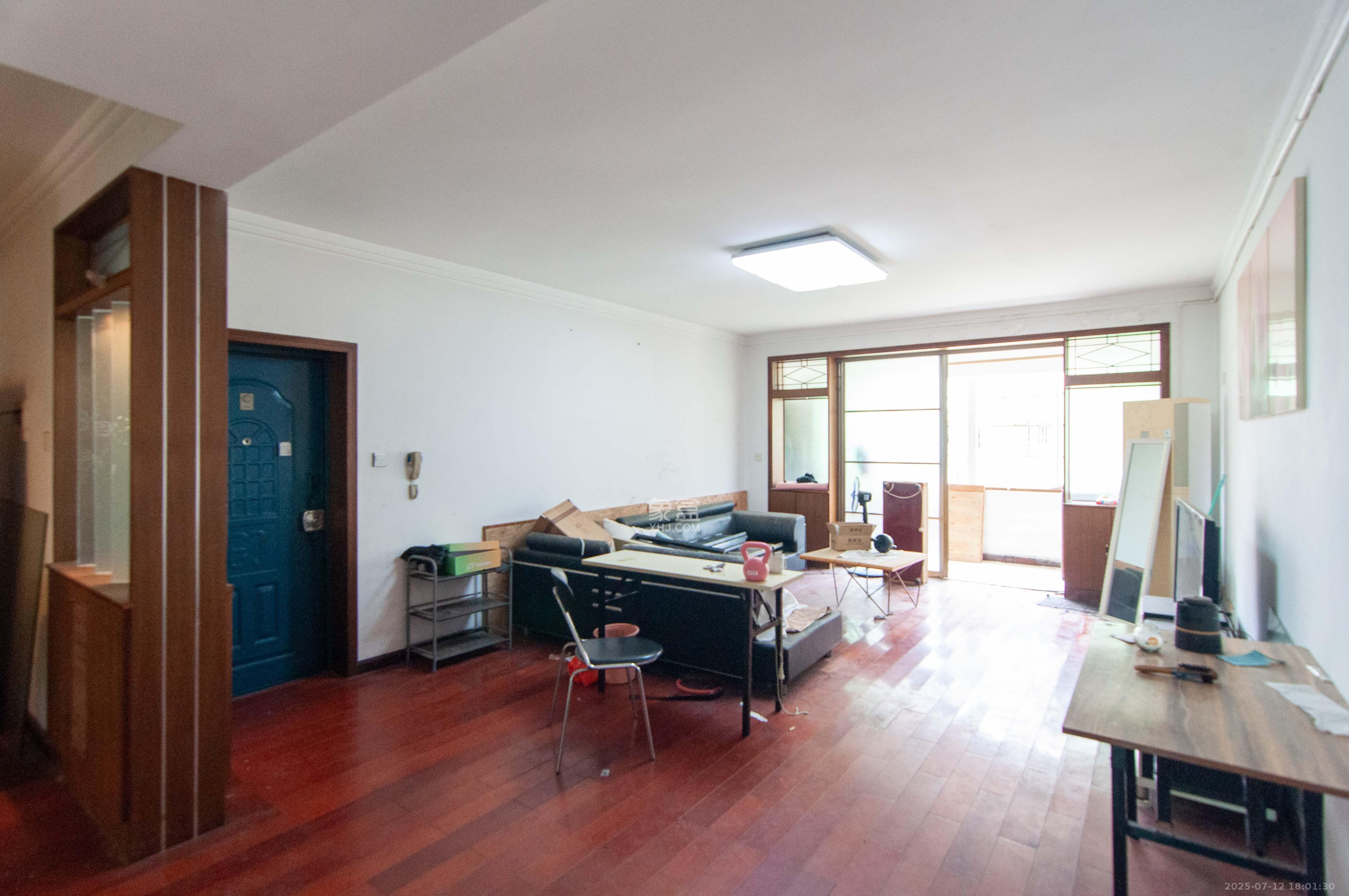 恩瑞麓山名园(龙王港小区) 3室2厅1卫 82.8万 恩瑞麓山名园(龙王港小区) 3室2厅1卫 82.8万客厅