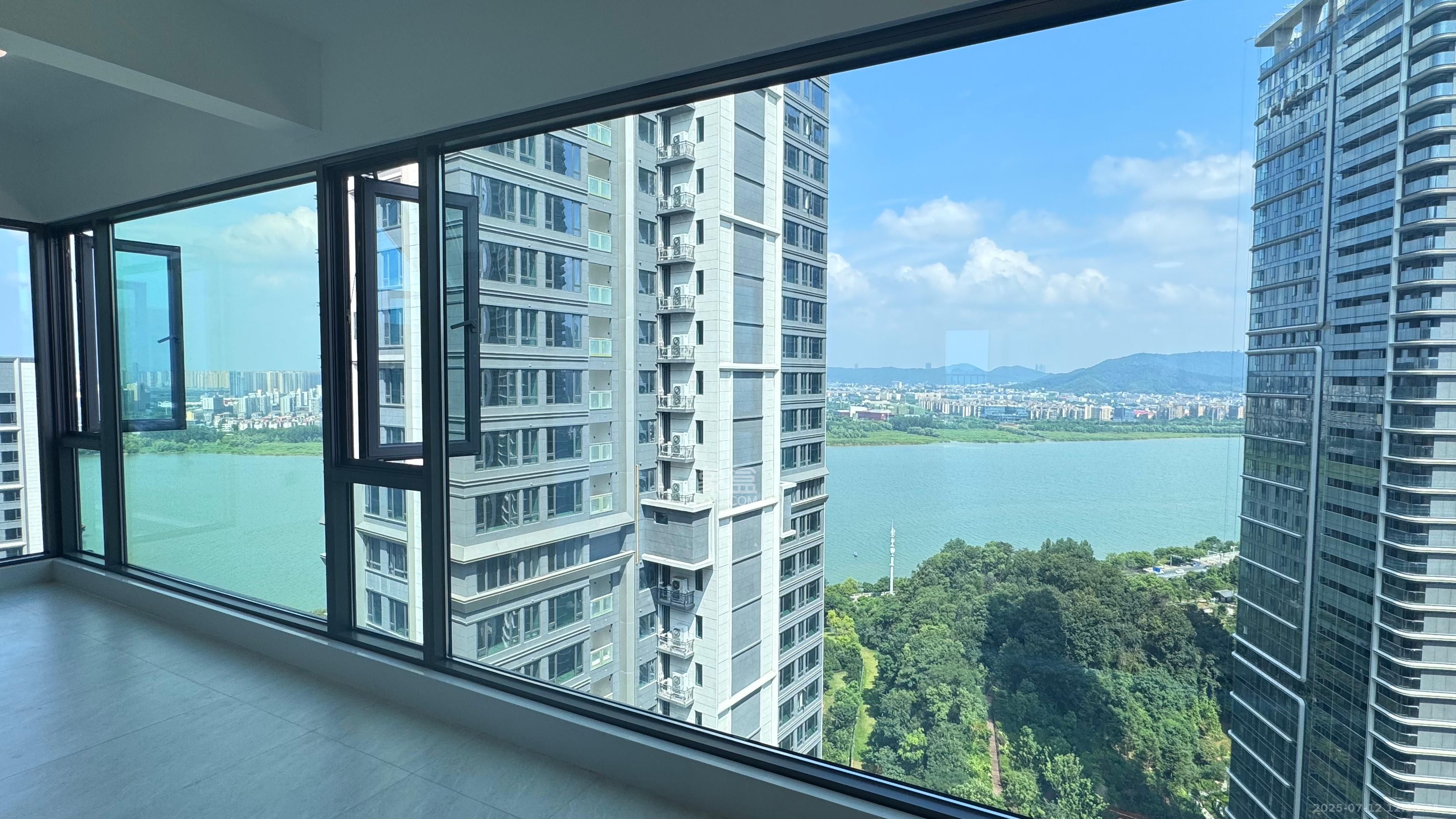 中海阅湘台  4室2厅3卫    11000.0元/月