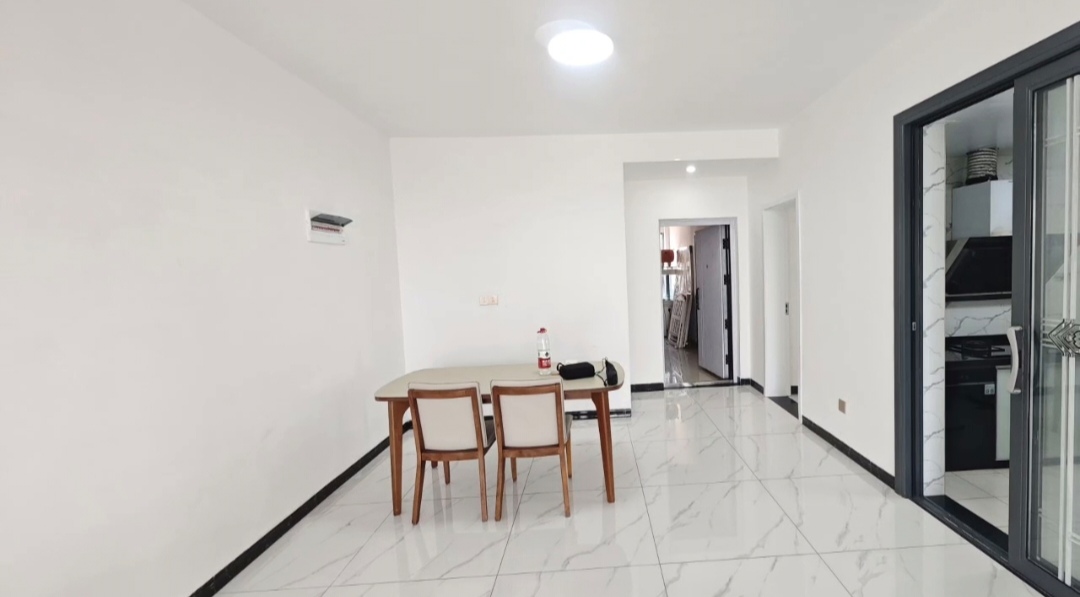 金信顺馨园  2室1厅1卫    30.8万 金信顺馨园  2室1厅1卫    30.8万客厅