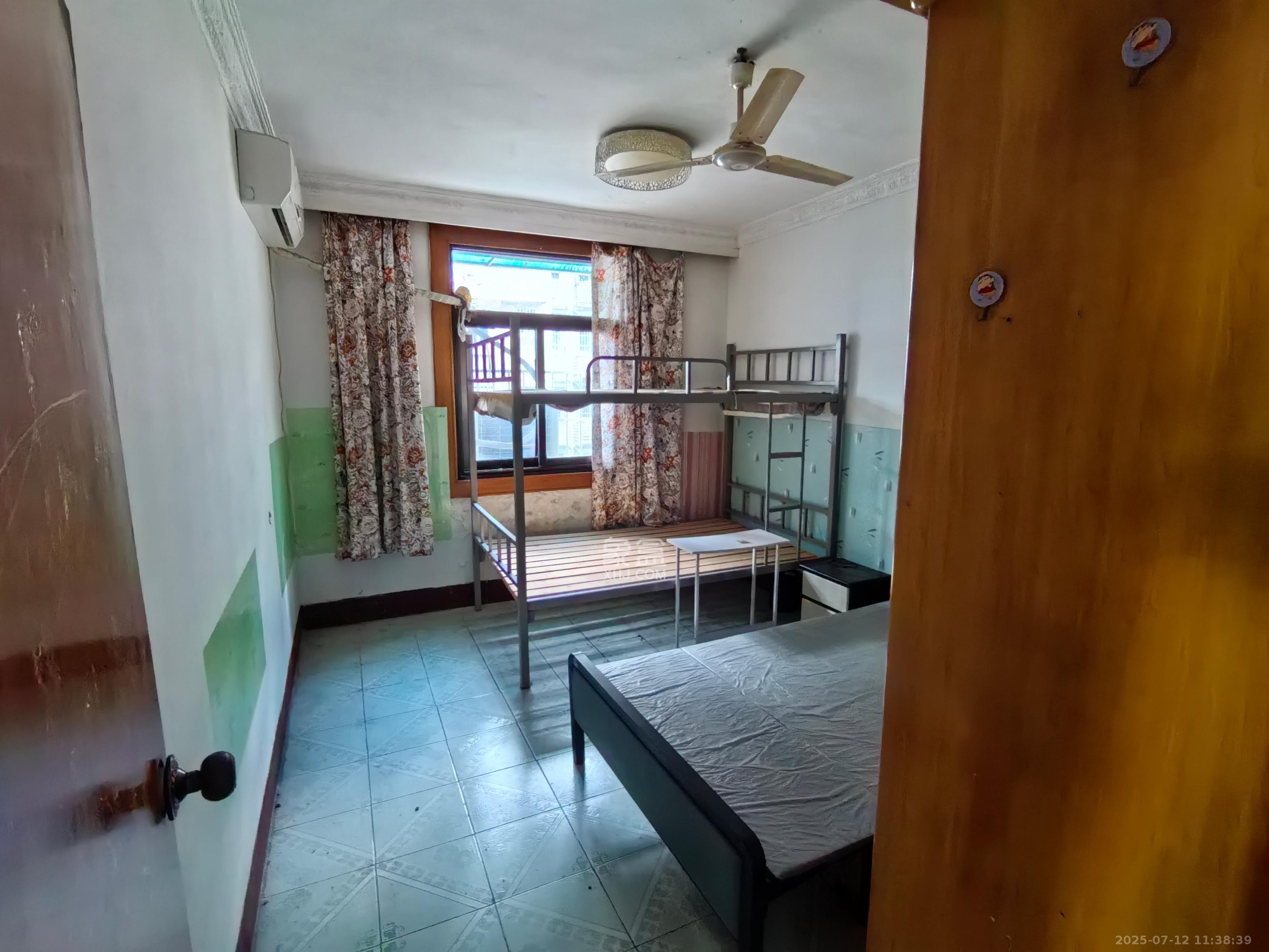 白沙啤酒公寓  3室2厅1卫    1800.0元/月 白沙啤酒公寓  3室2厅1卫    1800.0元/月室内图