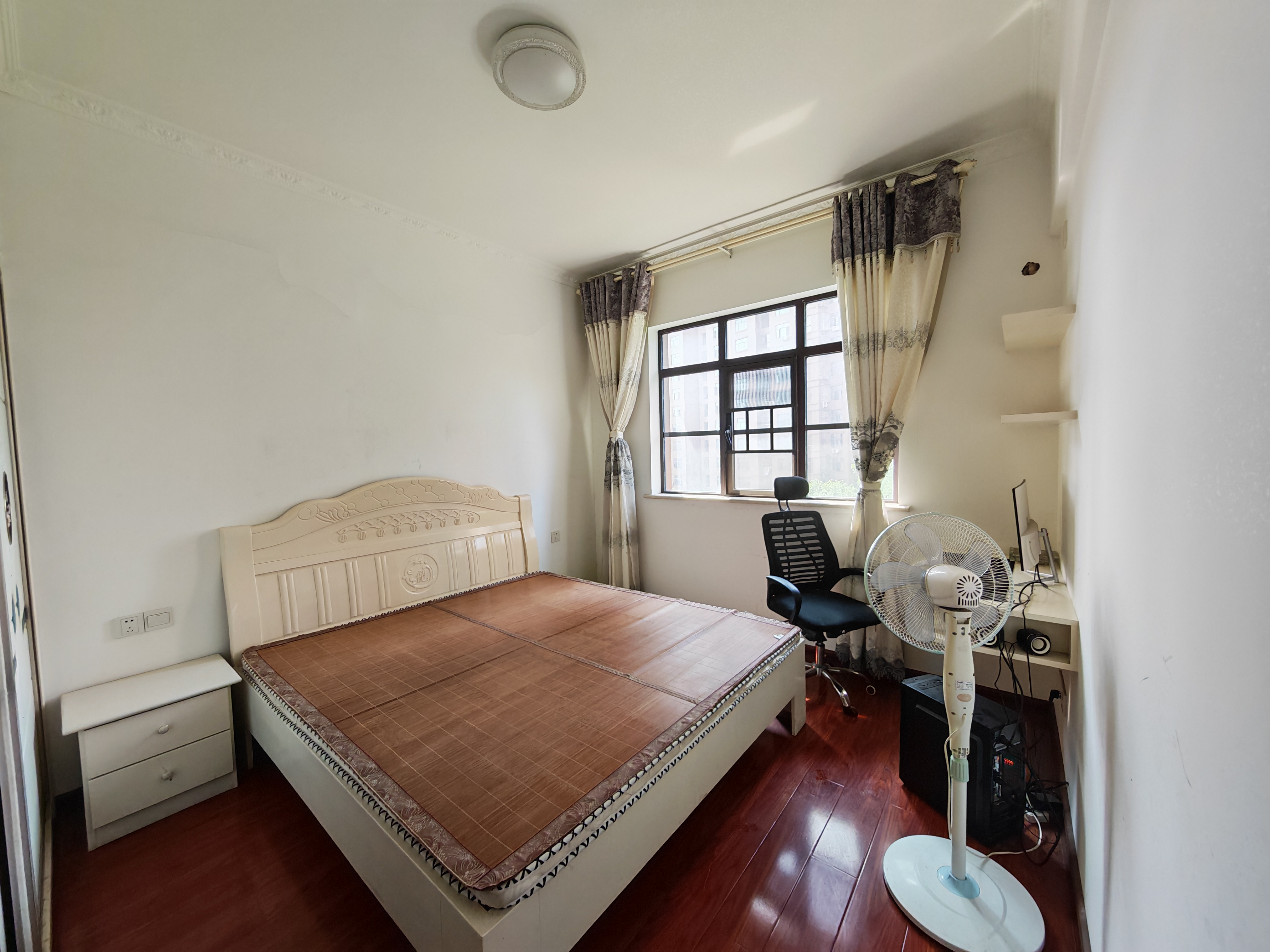 众一桂府  1室0厅0卫    72.8万 众一桂府  1室0厅0卫    72.8万客厅