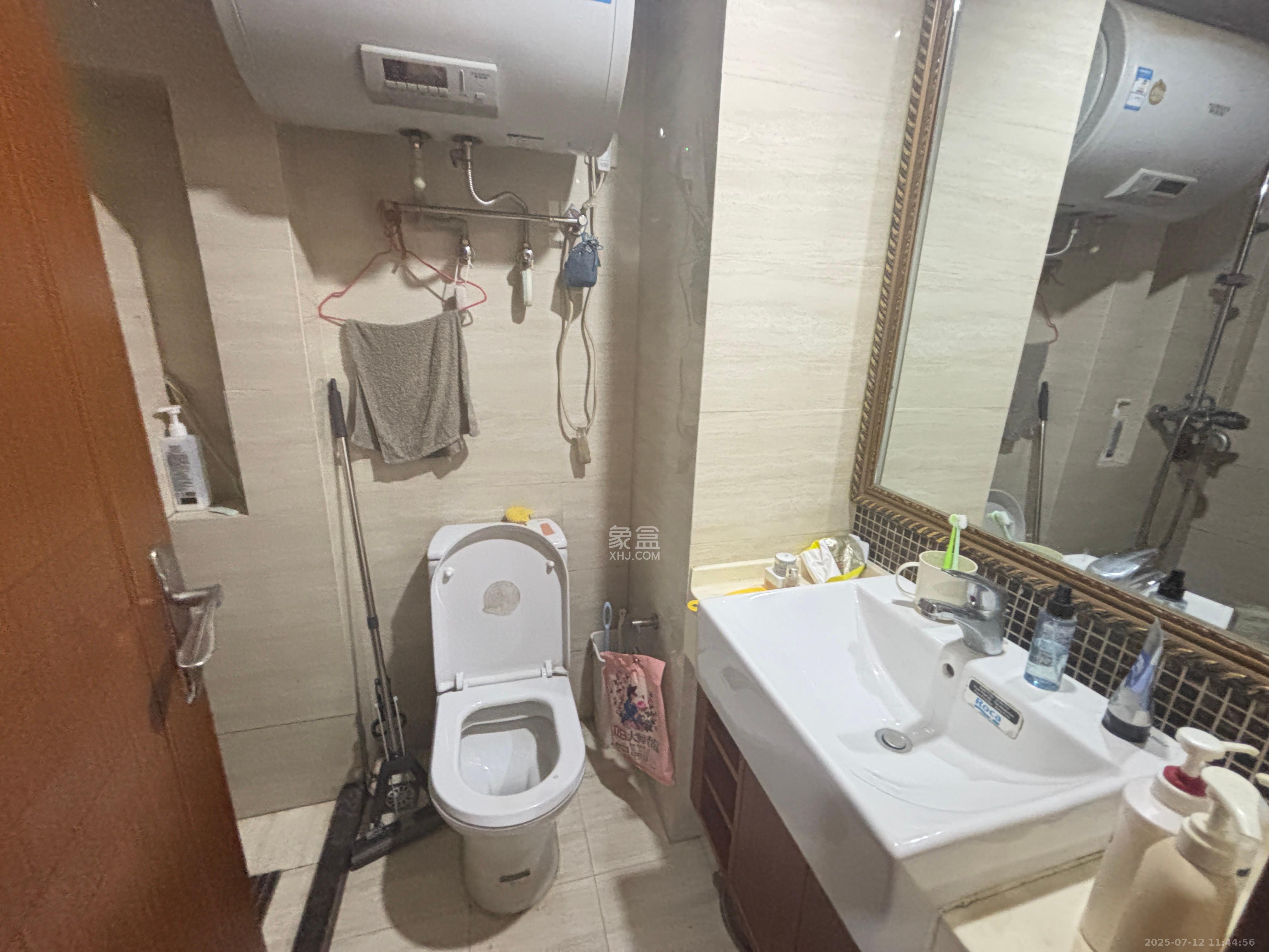 香樟兰亭(朗峰苑)  1室1厅1卫    1400.0元/月 香樟兰亭(朗峰苑)  1室1厅1卫    1400.0元/月室内图