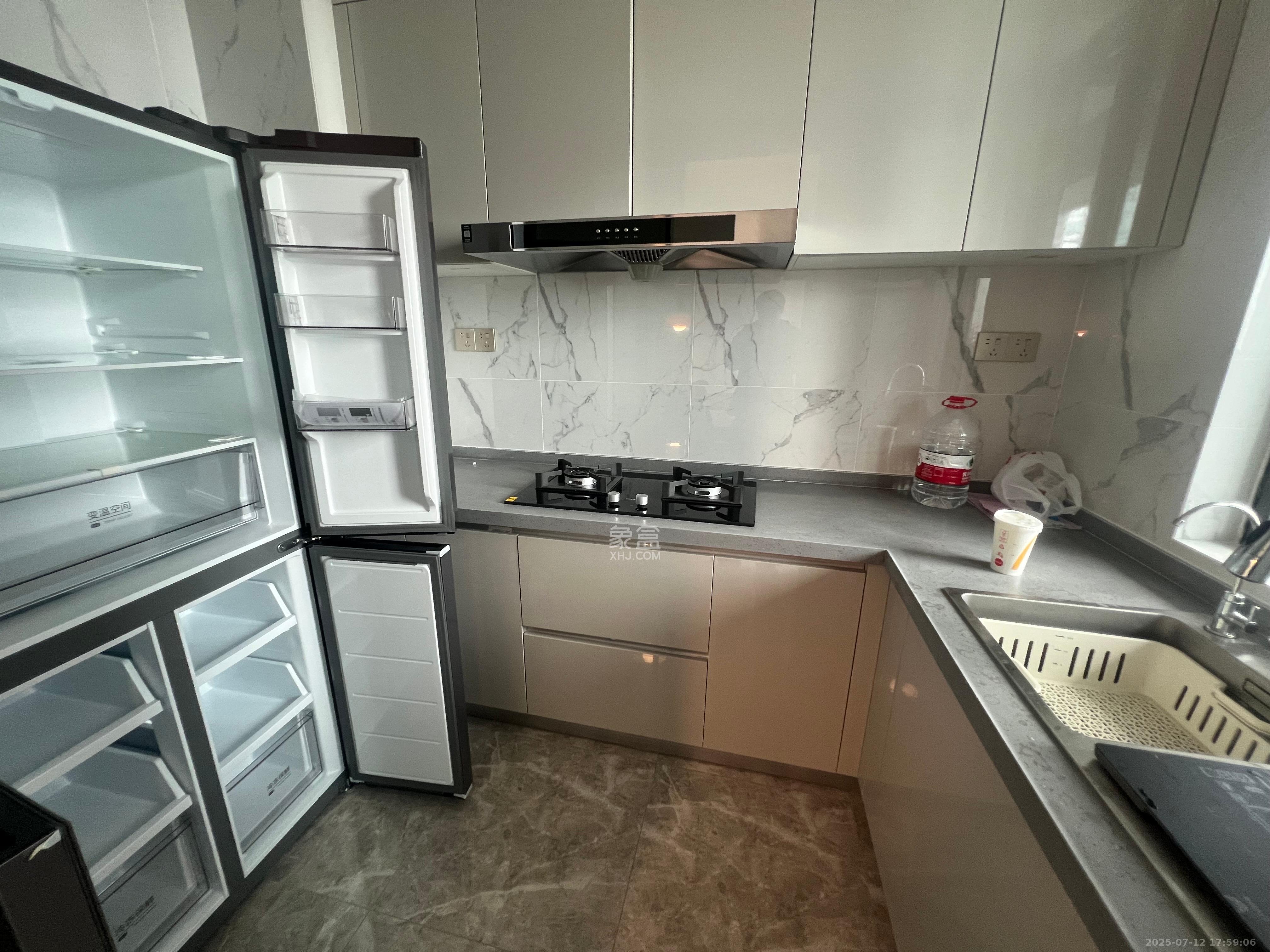 复地滨江金融中心  4室2厅2卫    5500.0元/月 复地滨江金融中心  4室2厅2卫    5500.0元/月室内图