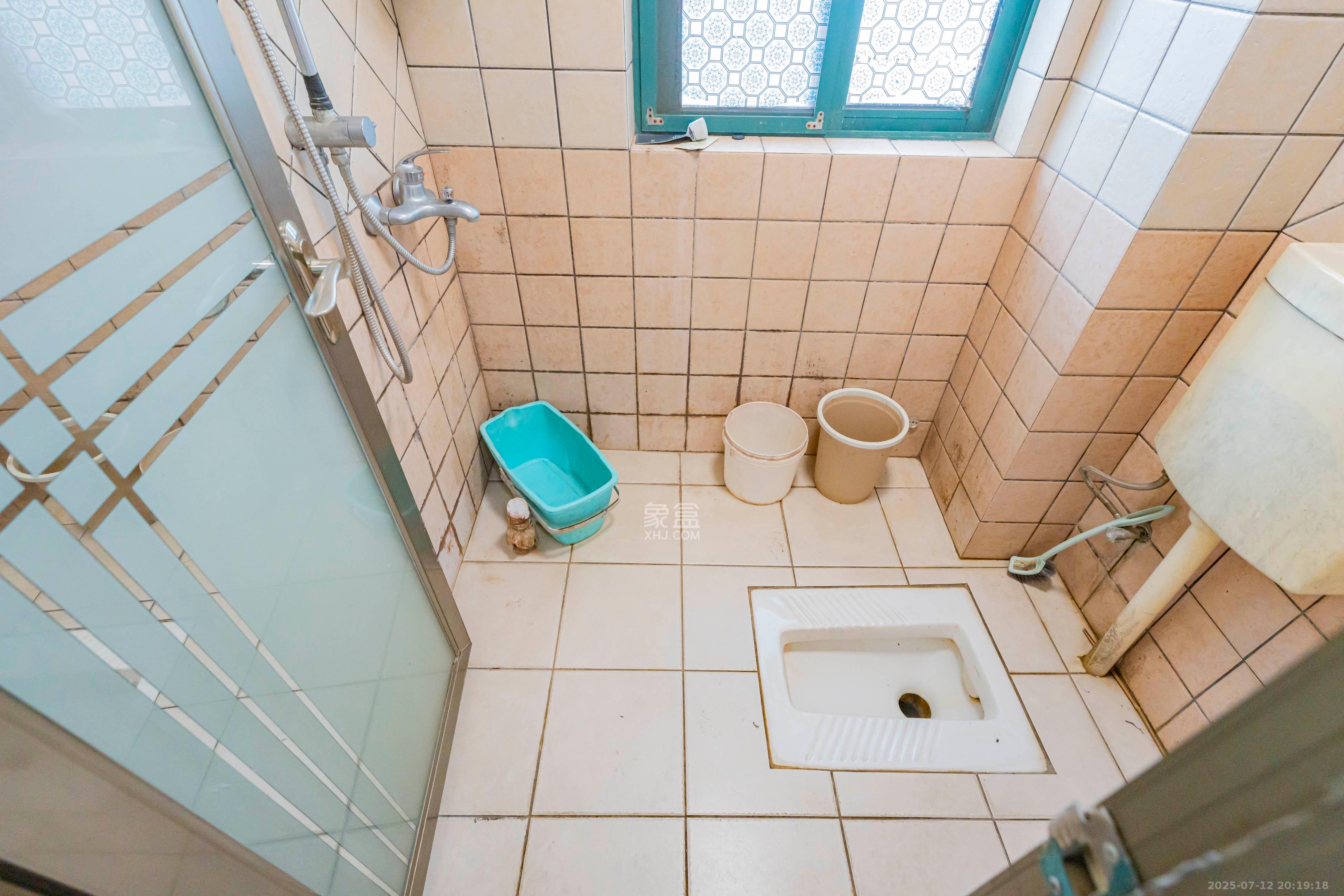 才子佳苑一期/二期 3室2厅2卫 70.0万 才子佳苑一期/二期 3室2厅2卫 70.0万卫生间