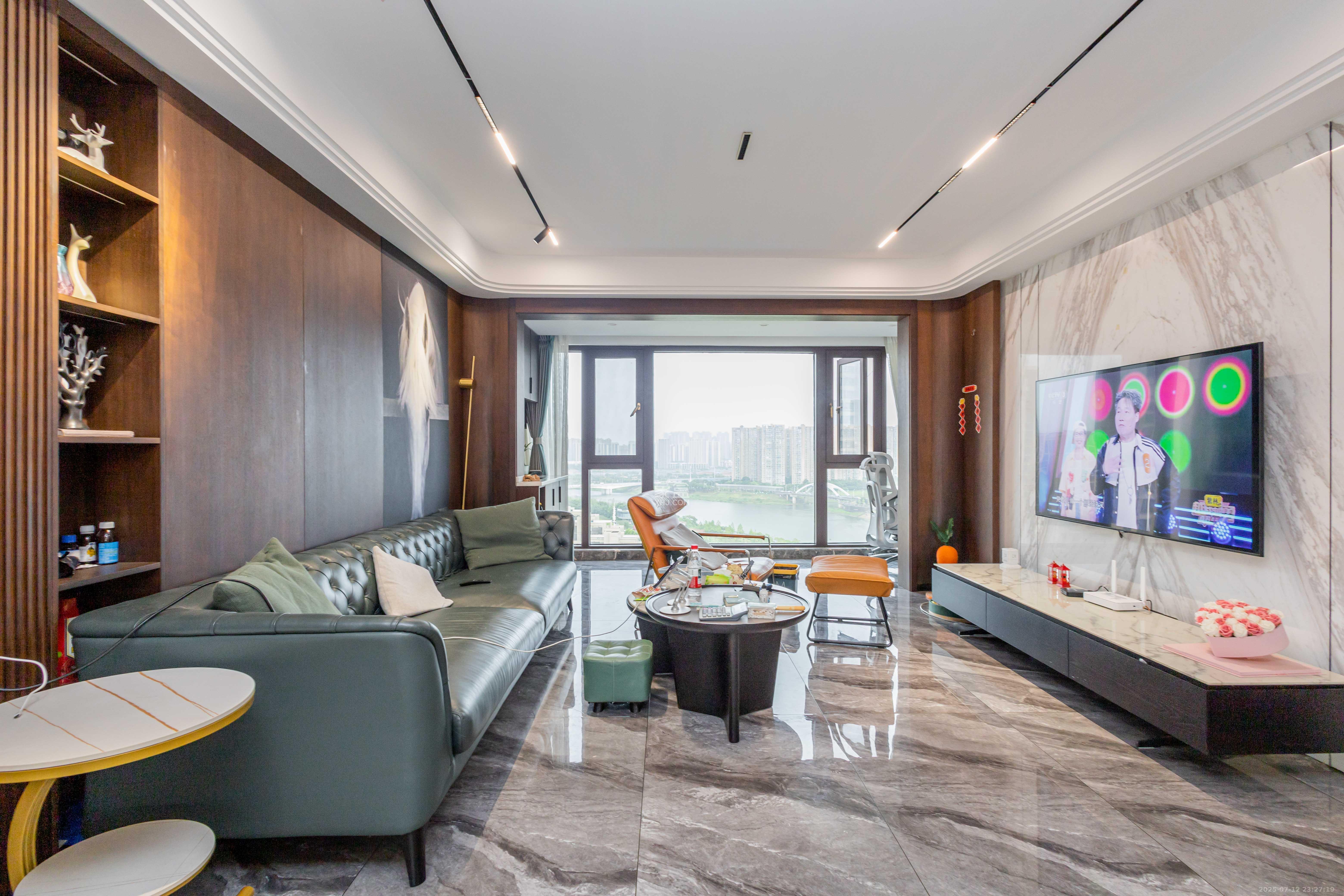 龙湖碧桂园天宸原著 4室2厅2卫 260.0万 龙湖碧桂园天宸原著 4室2厅2卫 260.0万客厅