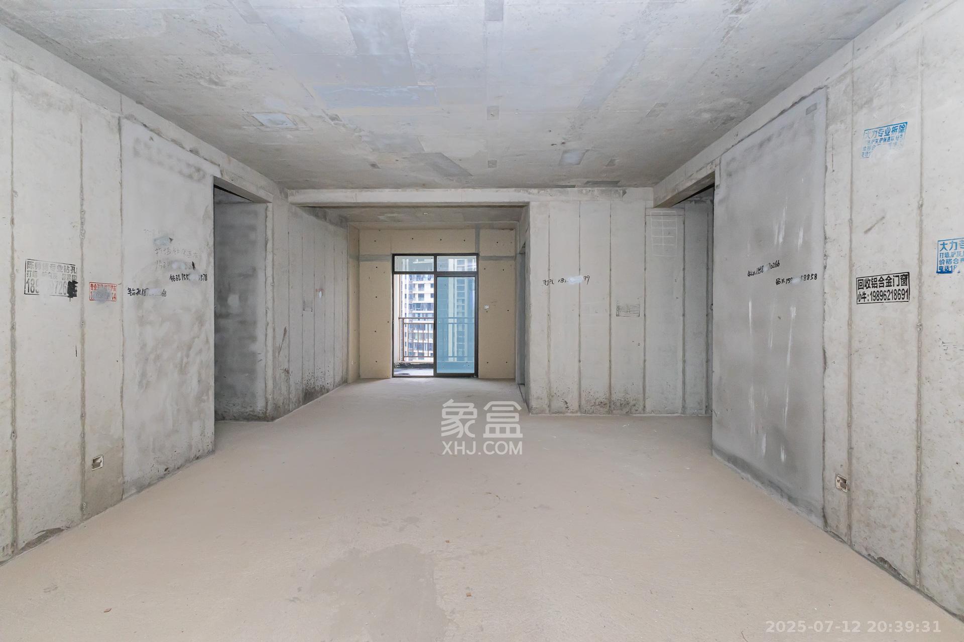 润和湘江天地E区  4室2厅2卫    200.0万 润和湘江天地E区  4室2厅2卫    200.0万客厅