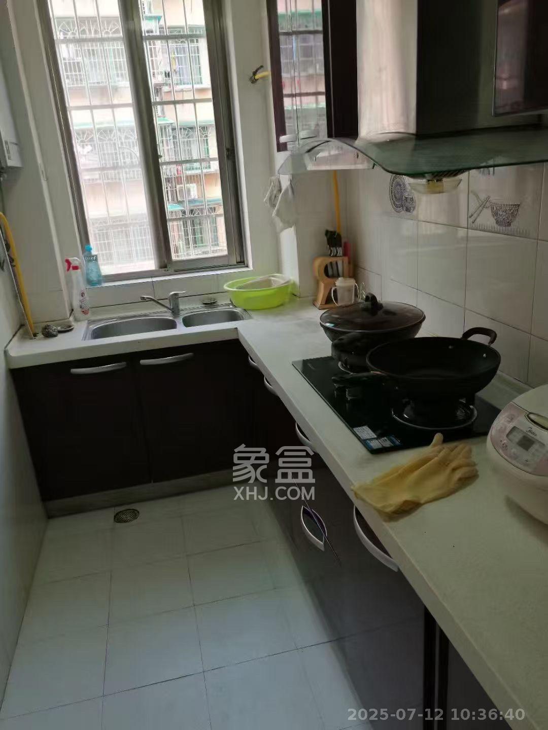 三湘小区  3室2厅2卫   1700.00元/月室内图