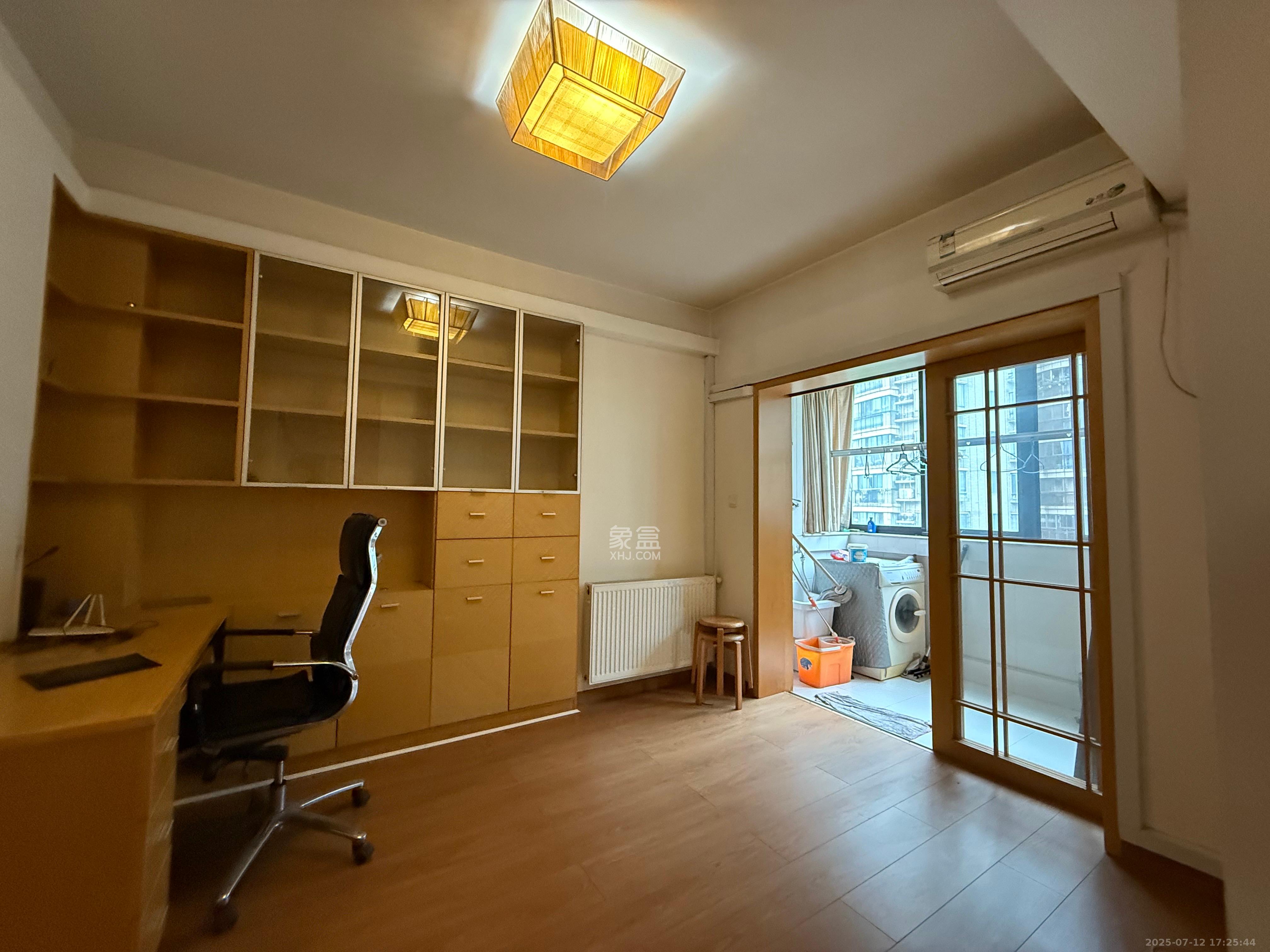 湘水一城(一期) 3室2厅2卫 2500.0元/月 湘水一城(一期) 3室2厅2卫 2500.0元/月室内图