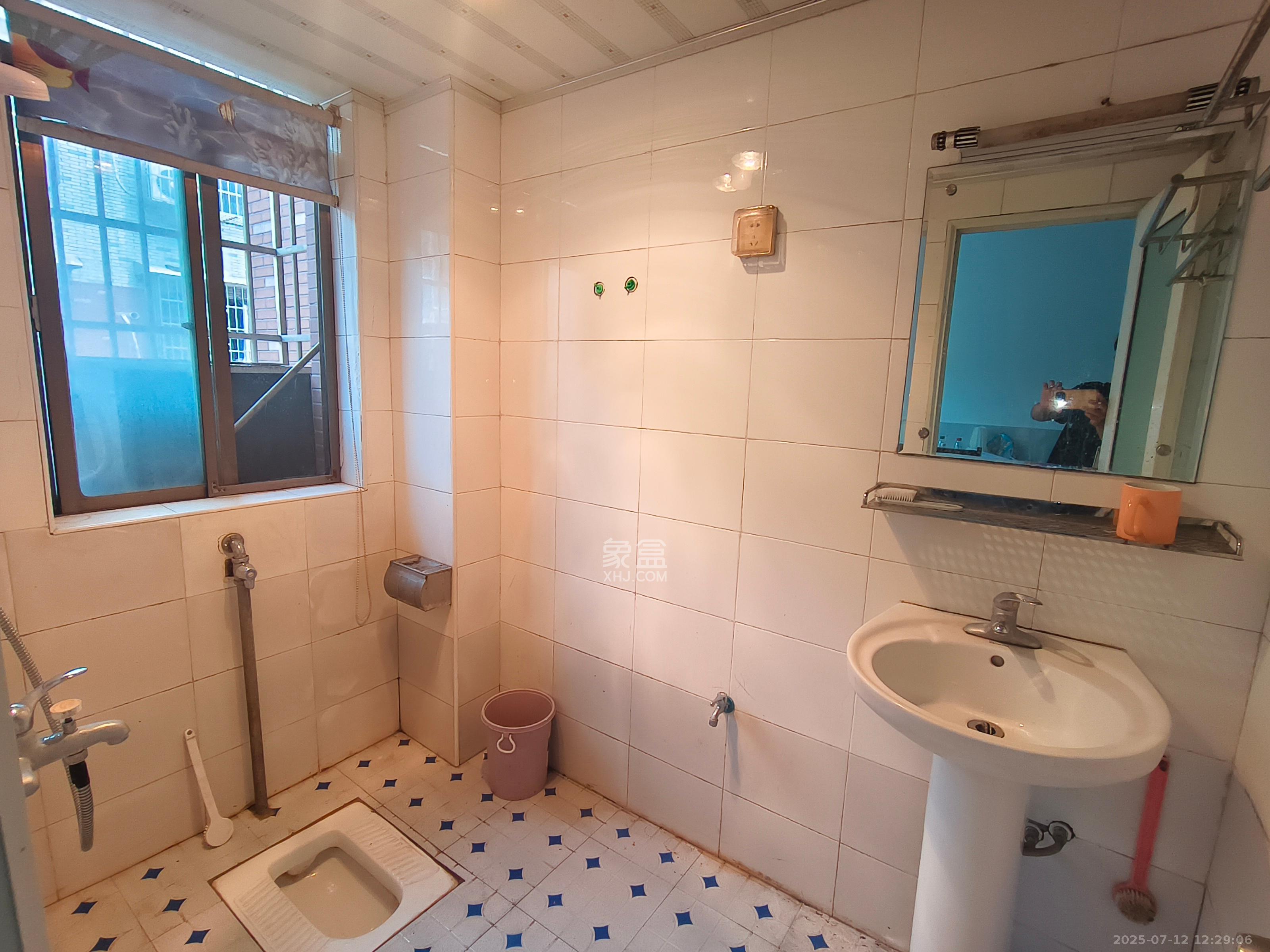 岳北社区 3室2厅2卫 2200.0元/月 岳北社区 3室2厅2卫 2200.0元/月室内图