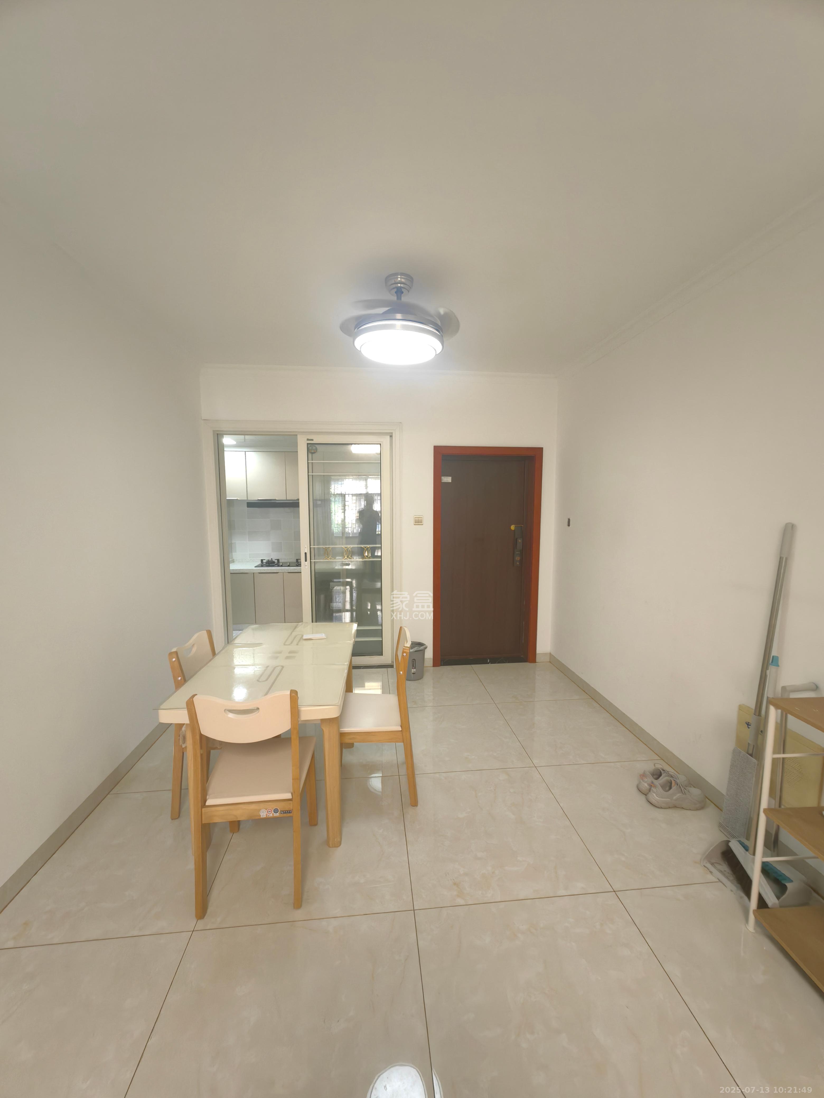 中建芙蓉嘉苑  3室2厅2卫   2600.00元/月室内图