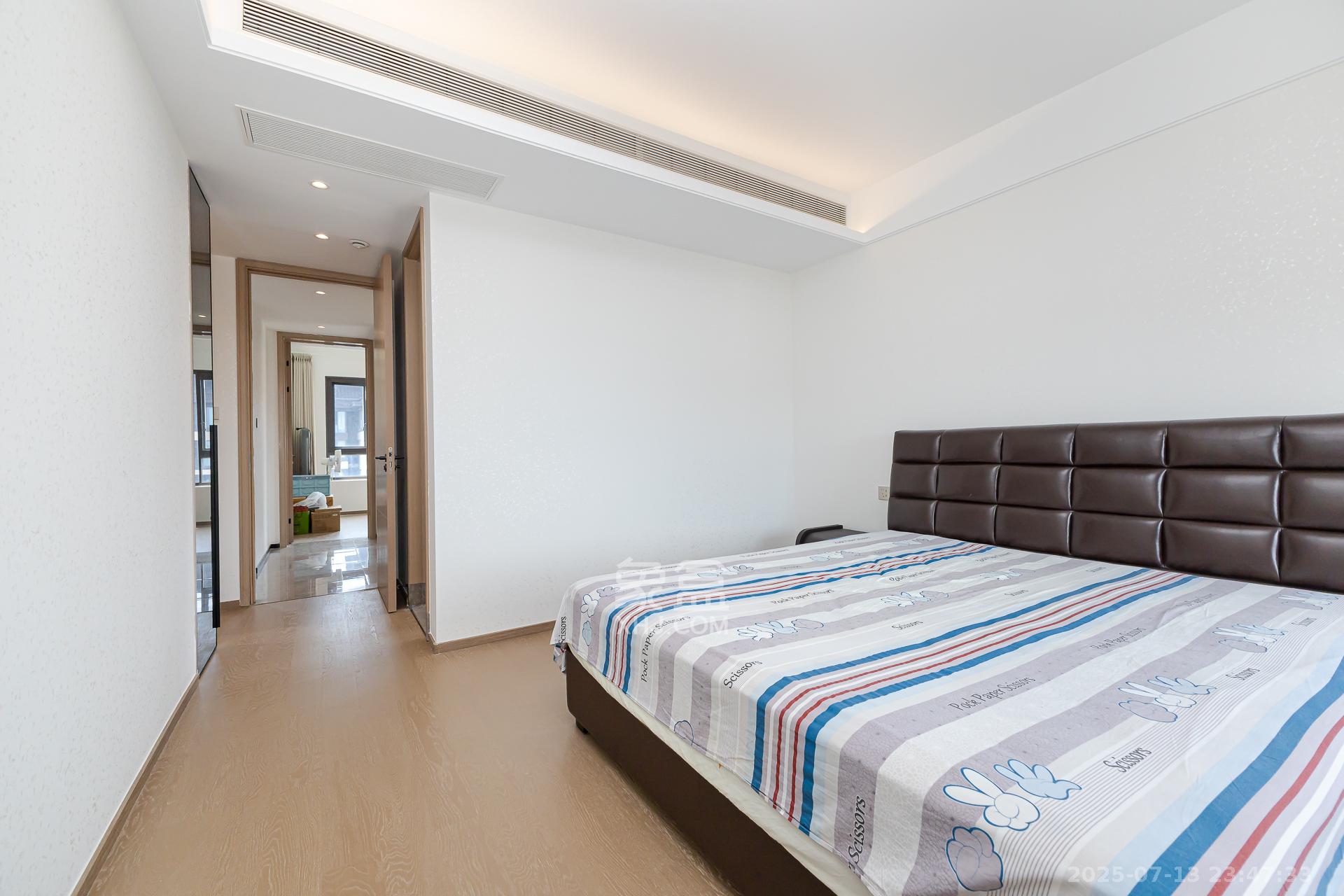 时代建发和著  4室2厅2卫    210.0万卧室