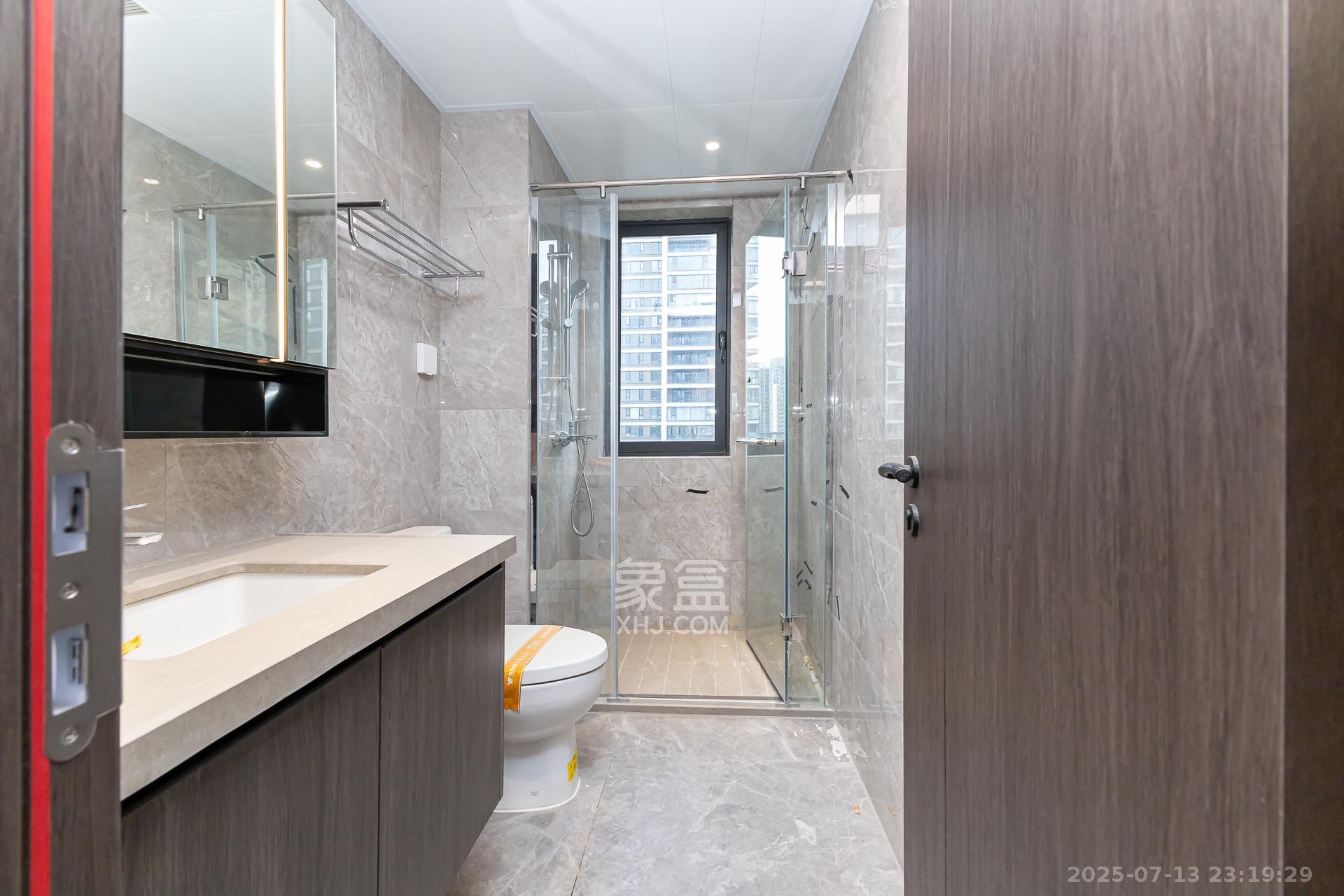 越秀湘江星汇城三期 4室2厅3卫 260.0万 越秀湘江星汇城三期 4室2厅3卫 260.0万卫生间