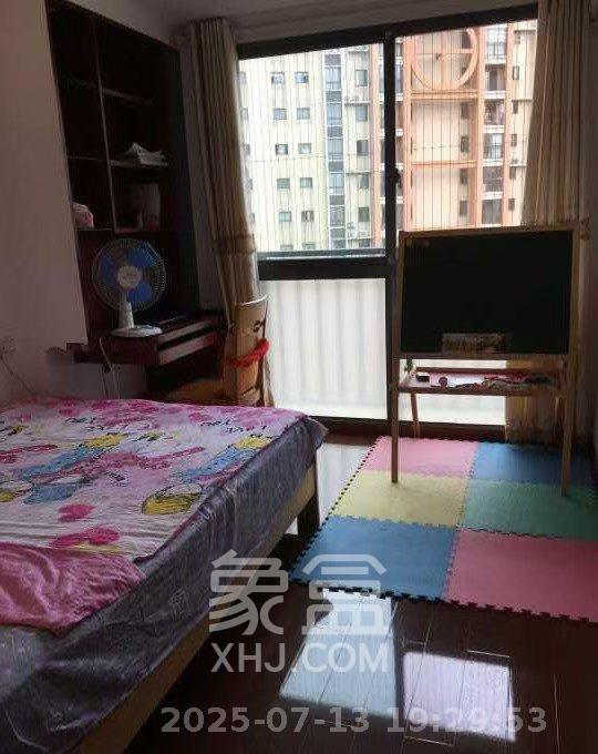 童话里  3室2厅1卫   2300.00元/月室内图