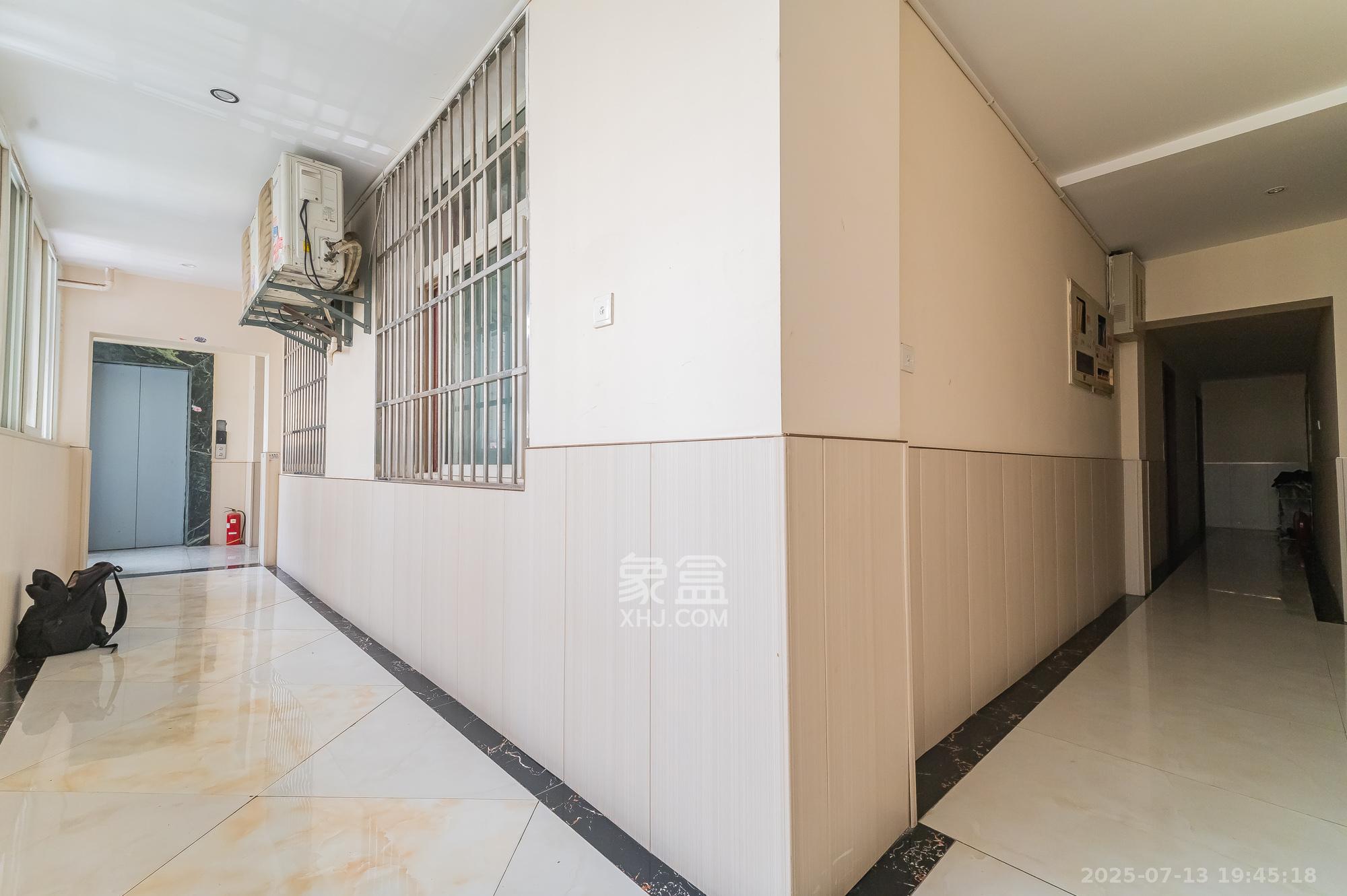 思进大厦 3室2厅2卫 42.8万 思进大厦 3室2厅2卫 42.8万其他