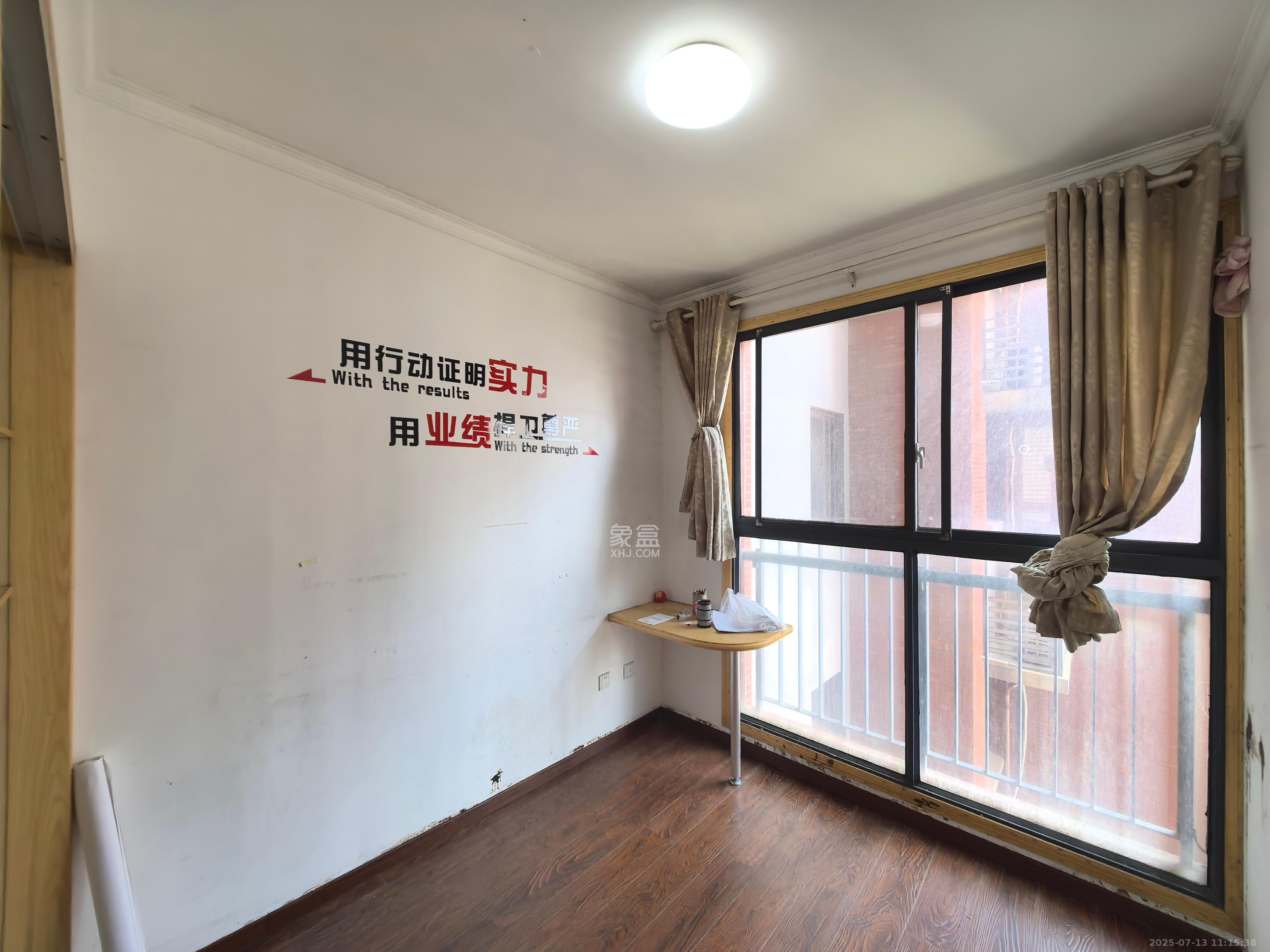 华润凤凰城二期  3室2厅1卫   1800.00元/月室内图