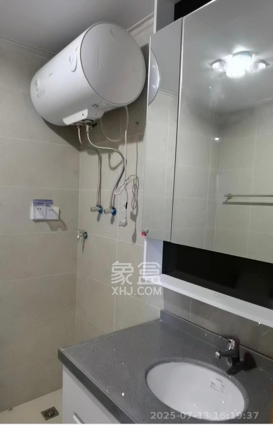 荣泰广场 1室1厅1卫 1500.0元/月 荣泰广场 1室1厅1卫 1500.0元/月室内图