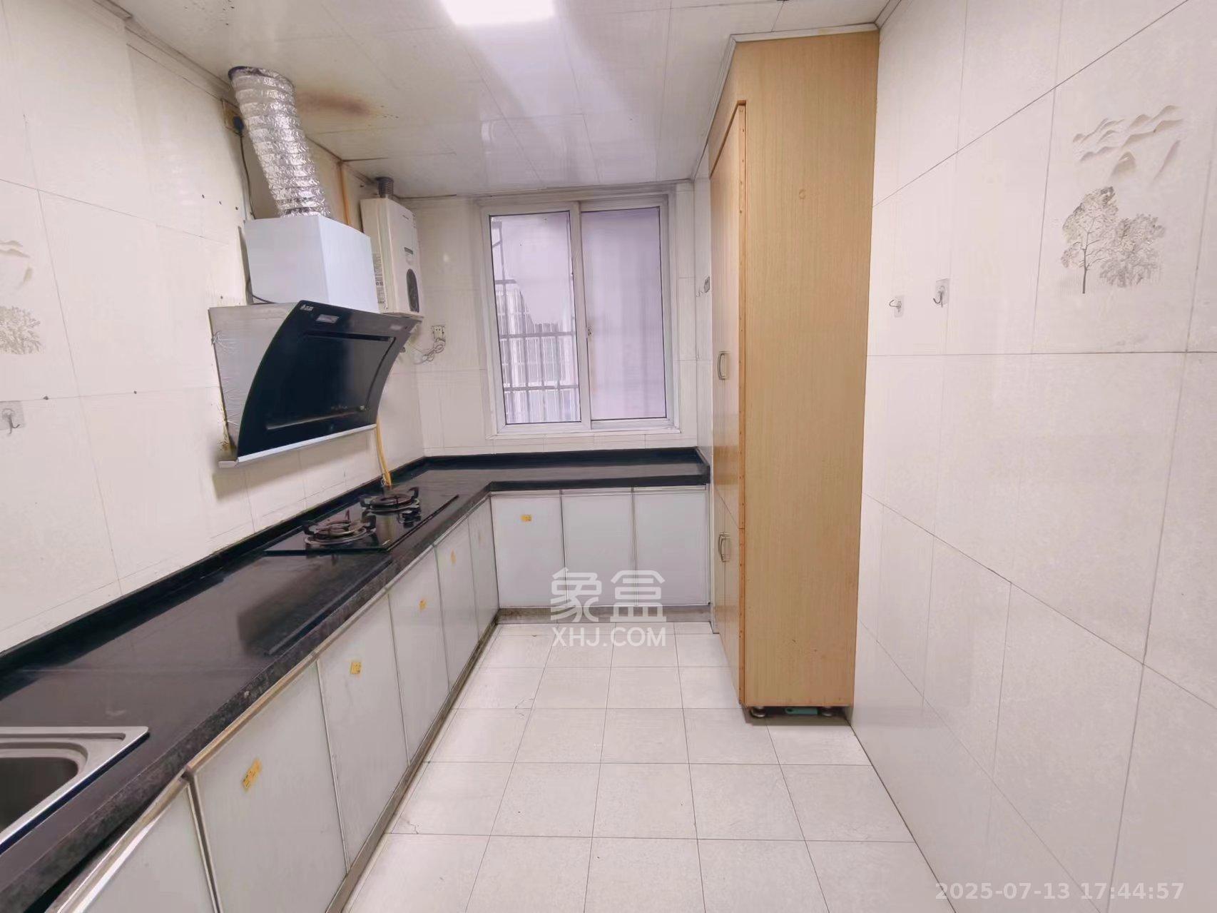 星沙教师公寓  3室2厅2卫    1800.0元/月 星沙教师公寓  3室2厅2卫    1800.0元/月室内图1