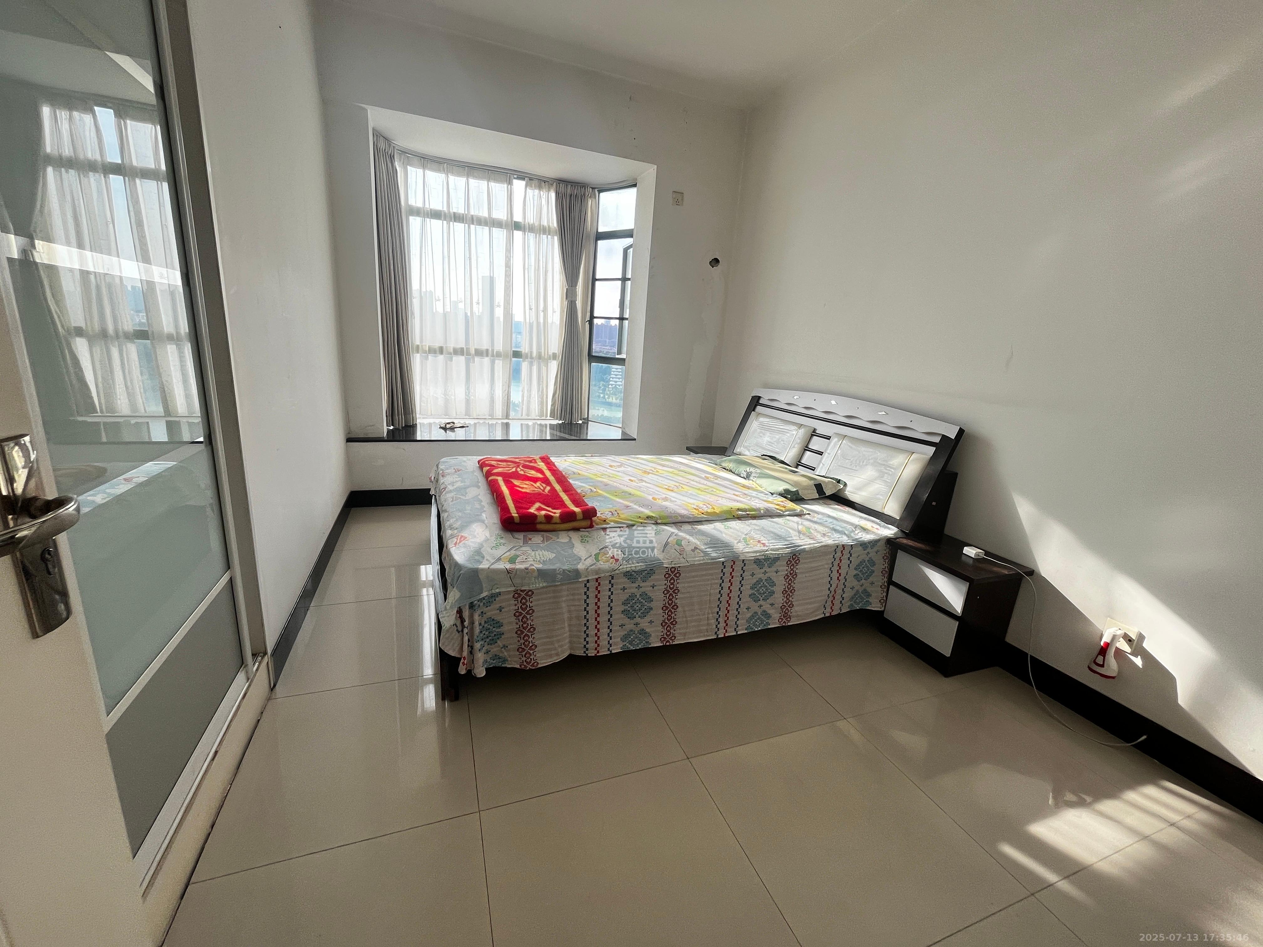 梦泽园  1室2厅2卫    4200.0元/月 梦泽园  1室2厅2卫    4200.0元/月室内图