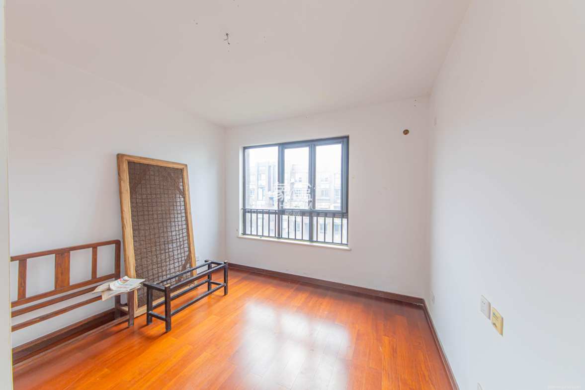 绿地公馆(绿地名邸) 3室2厅2卫 160.0万 绿地公馆(绿地名邸) 3室2厅2卫 160.0万卧室