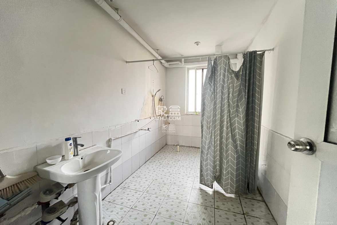 九峰小区(一二三四区) 1室2厅2卫 2300.0元/月 九峰小区(一二三四区) 1室2厅2卫 2300.0元/月室内图