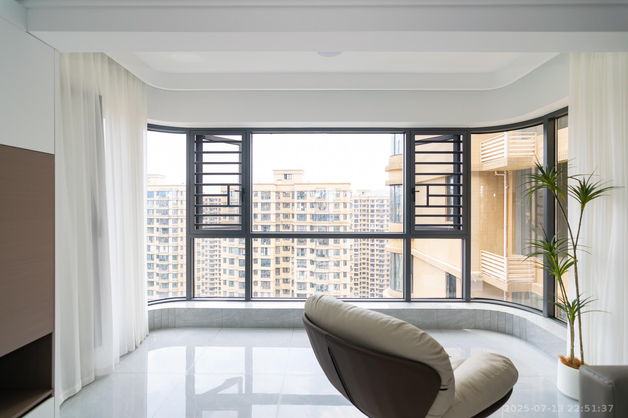 三润城(三润星城) 4室2厅2卫 126.8万 三润城(三润星城) 4室2厅2卫 126.8万阳台