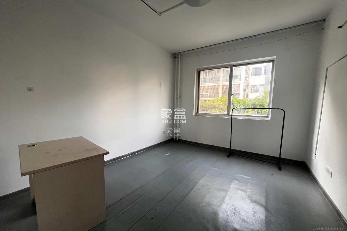 九峰小区(一二三四区) 1室2厅2卫 2300.0元/月 九峰小区(一二三四区) 1室2厅2卫 2300.0元/月室内图