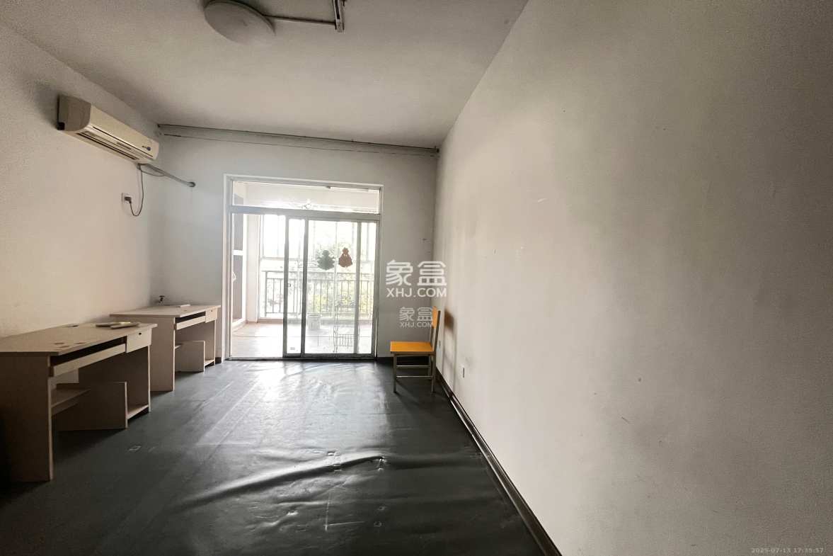 九峰小区(一二三四区) 1室2厅2卫 2300.0元/月 九峰小区(一二三四区) 1室2厅2卫 2300.0元/月室内图