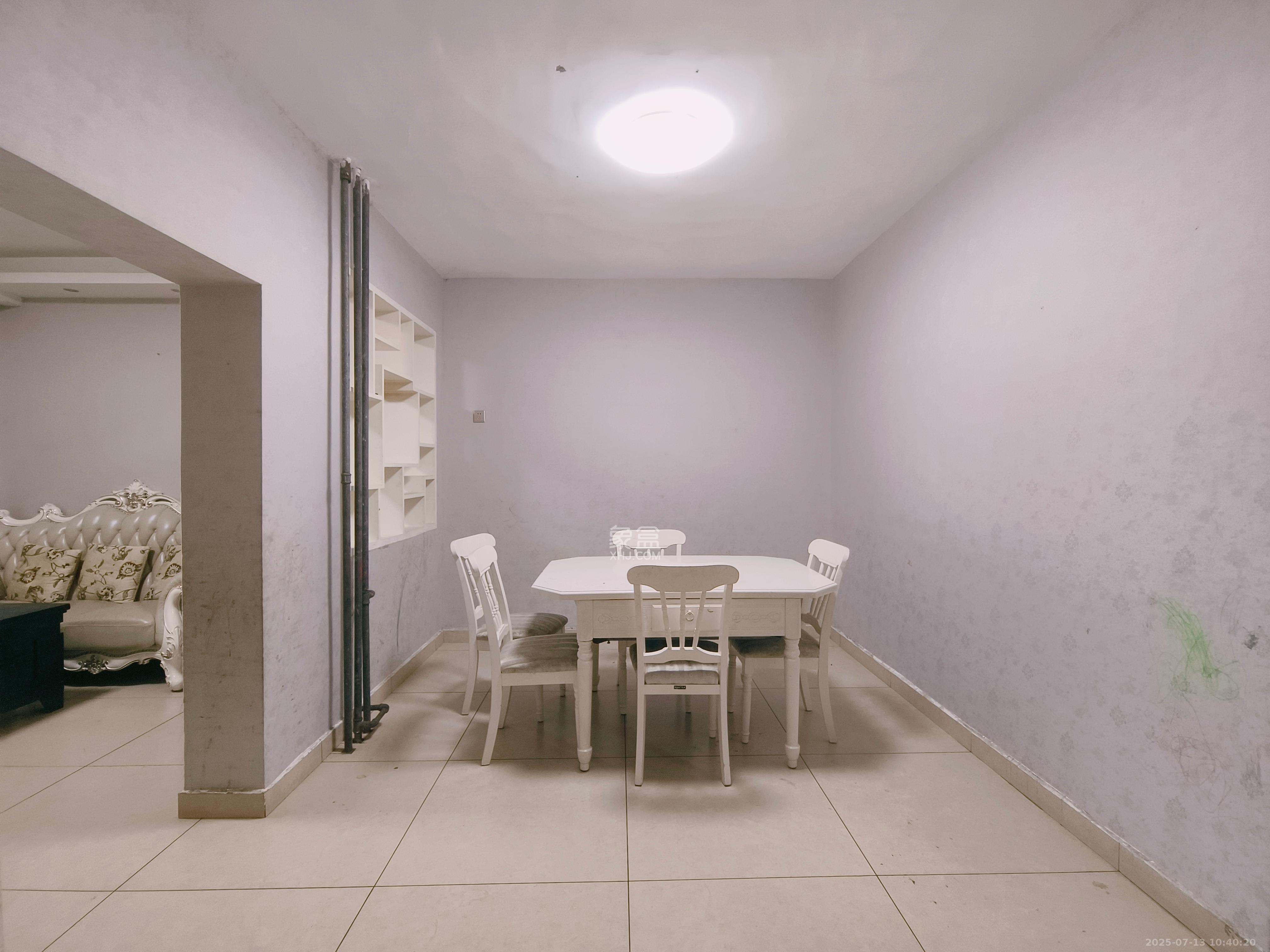 省政府机关梓园住宅区  2室2厅1卫    2800.0元/月 省政府机关梓园住宅区  2室2厅1卫    2800.0元/月室内图