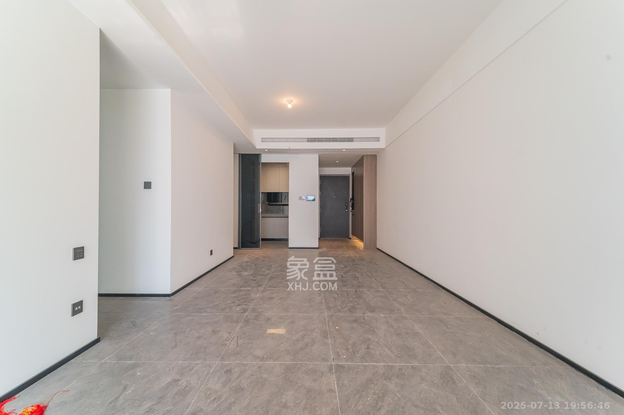 万科松湖天地  3室2厅2卫    139.6万客厅