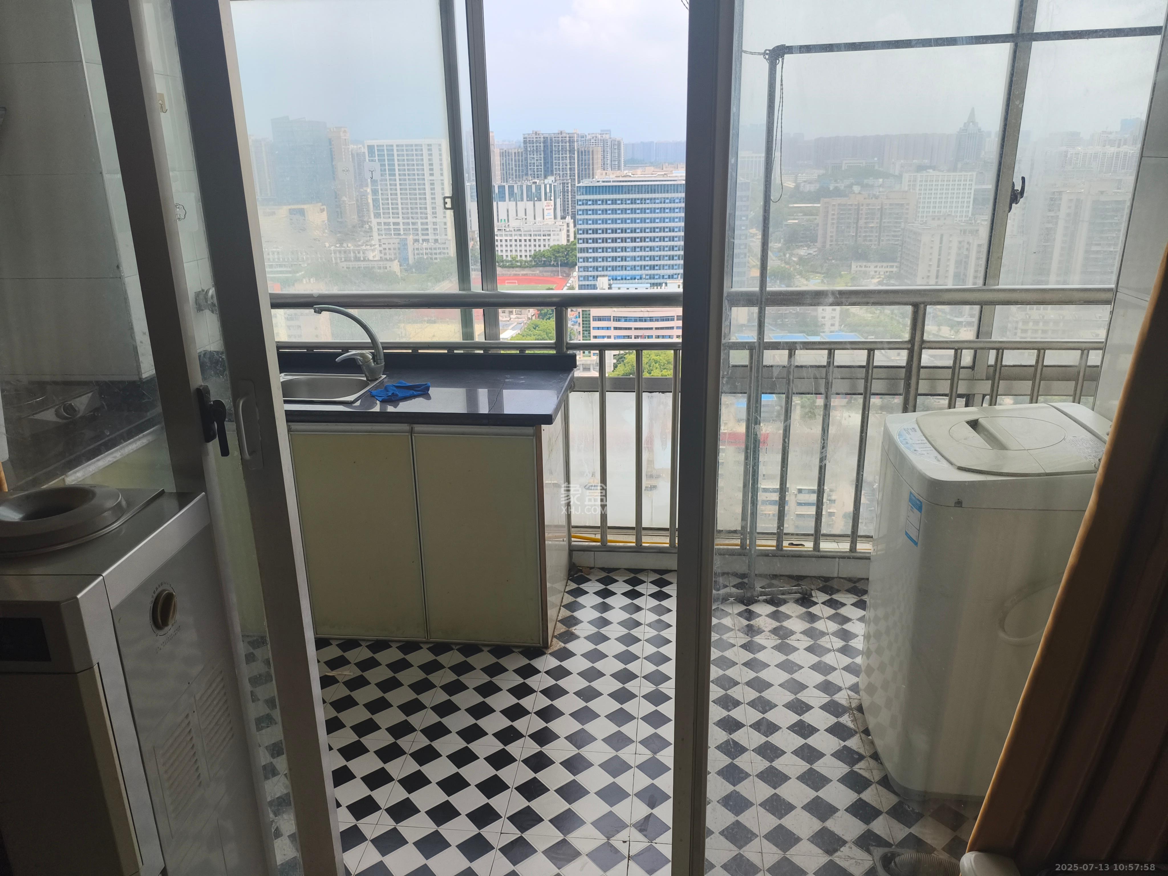 观湖公寓  1室1厅1卫    1600.0元/月室内图