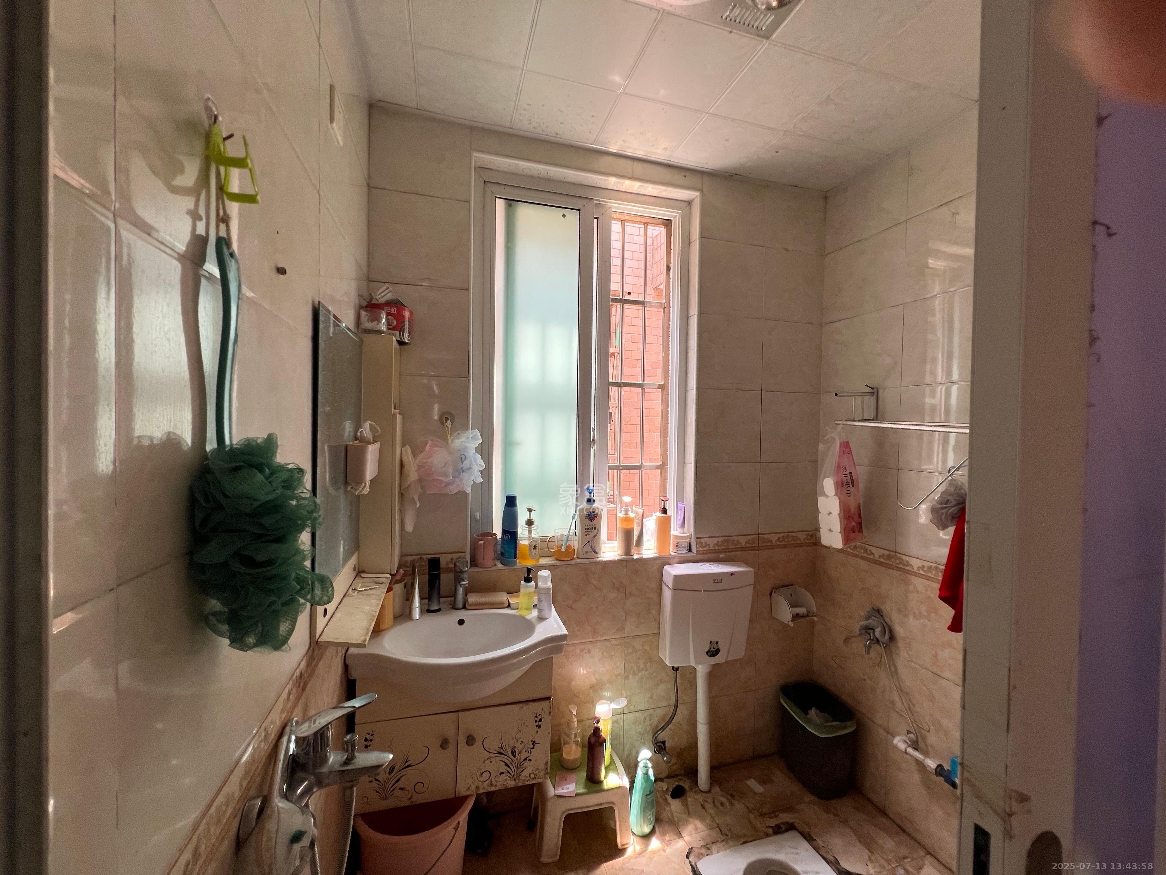 泊林晶城 3室2厅1卫 1800.0元/月 泊林晶城 3室2厅1卫 1800.0元/月室内图