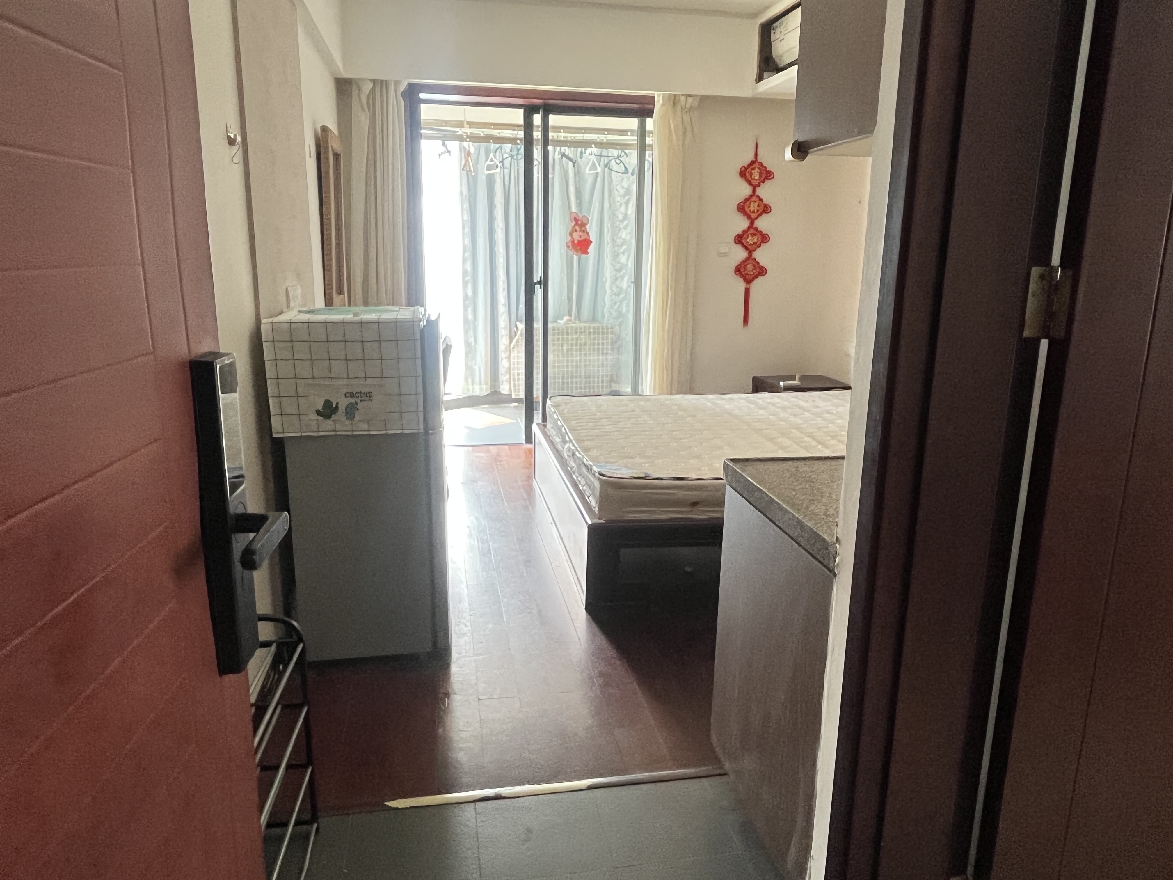 宝华海景  1室1厅1卫   1400.00元/月