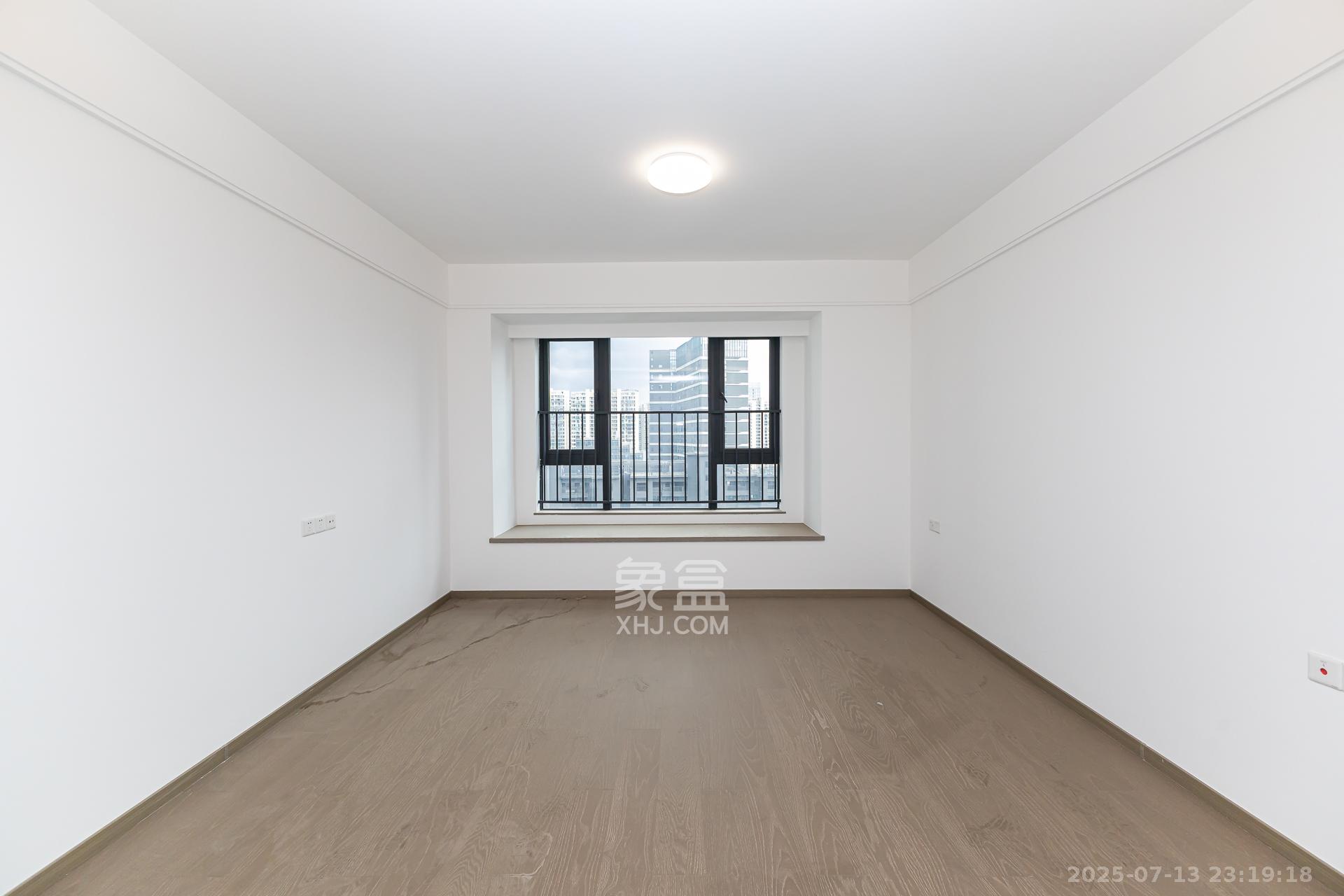 越秀湘江星汇城三期 4室2厅3卫 260.0万 越秀湘江星汇城三期 4室2厅3卫 260.0万卧室