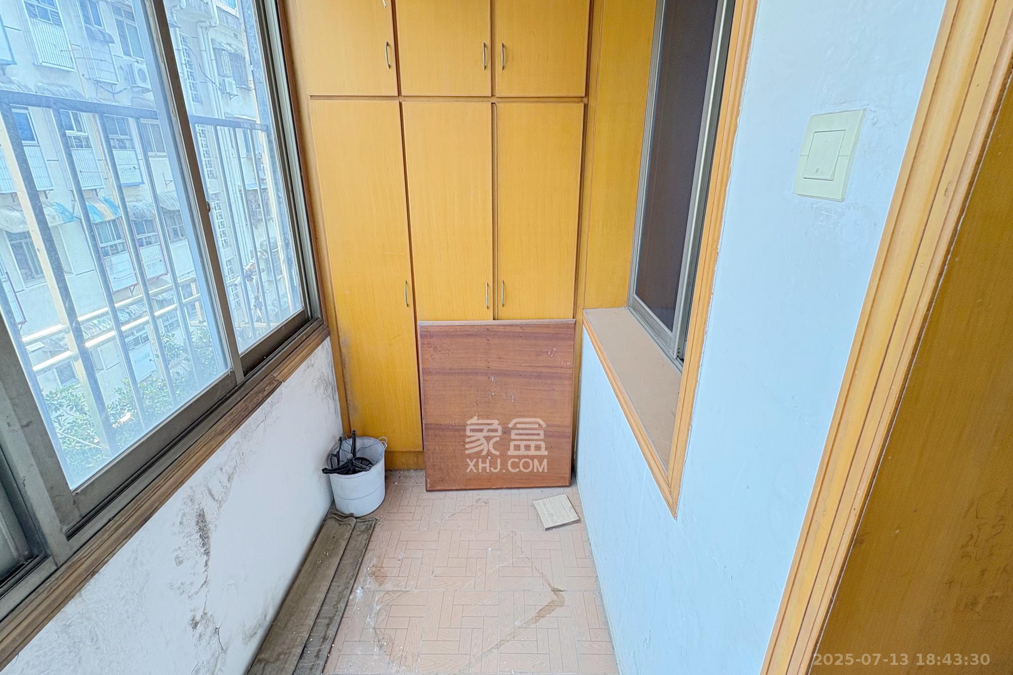 湖南省震灾风险防治中心（老地震局宿舍）  2室1厅1卫   34.80万阳台