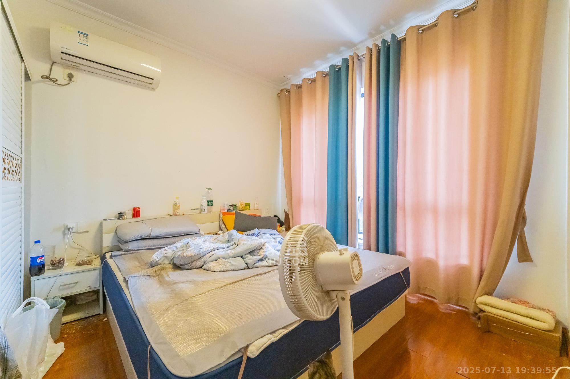 国泰九龙湾 3室2厅1卫 71.8万 国泰九龙湾 3室2厅1卫 71.8万卧室