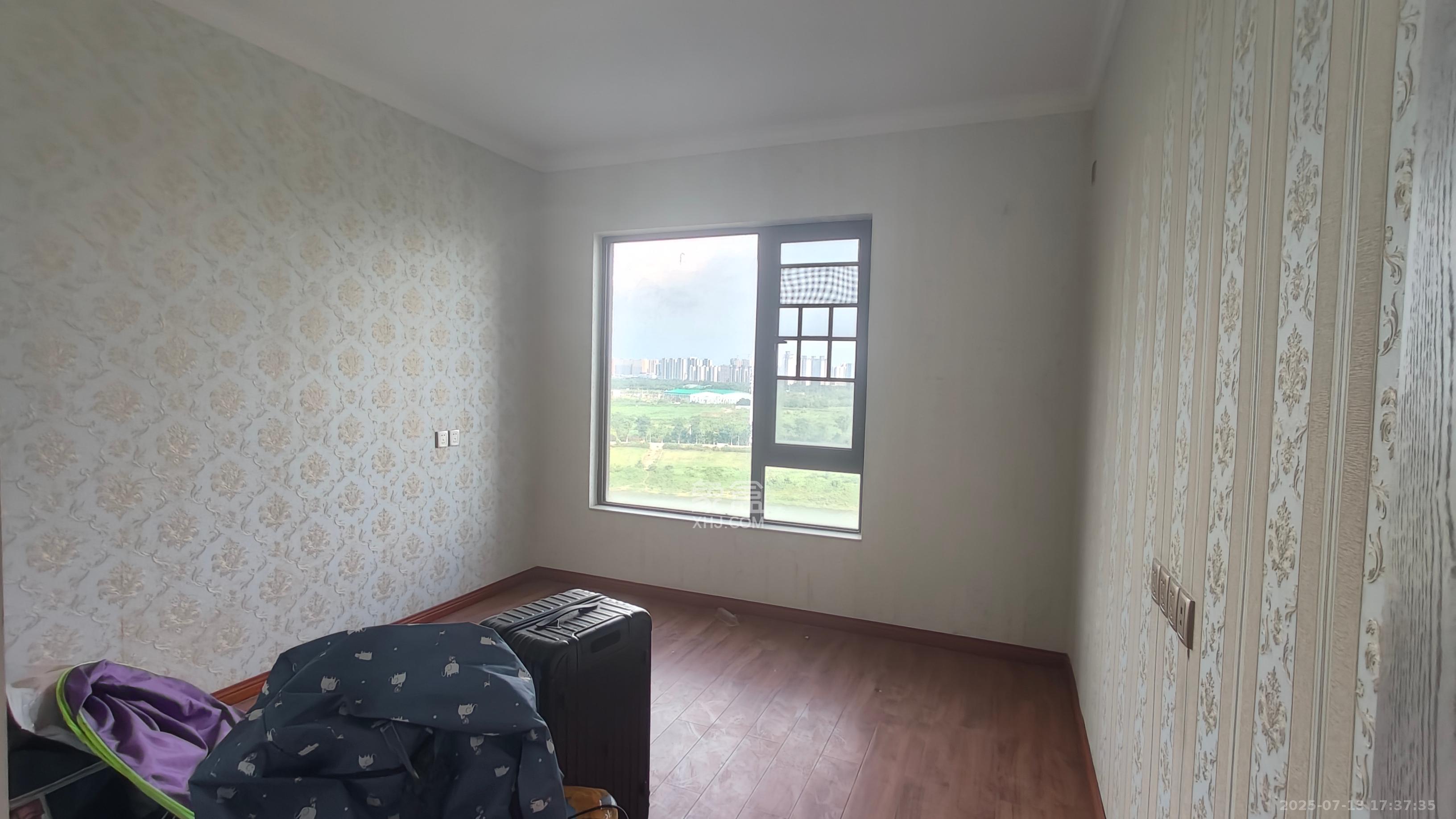 华润橡树湾 3室2厅1卫 2600.0元/月 华润橡树湾 3室2厅1卫 2600.0元/月室内图