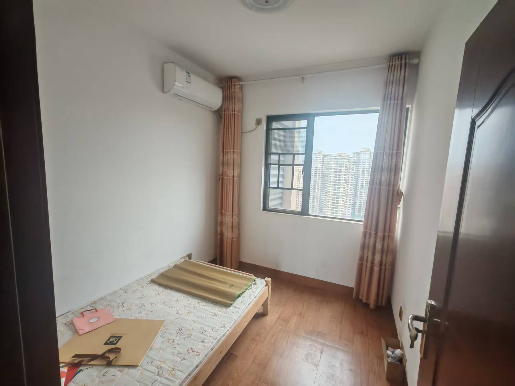 春藤小镇 4室2厅2卫 77.5万 春藤小镇 4室2厅2卫 77.5万室内图