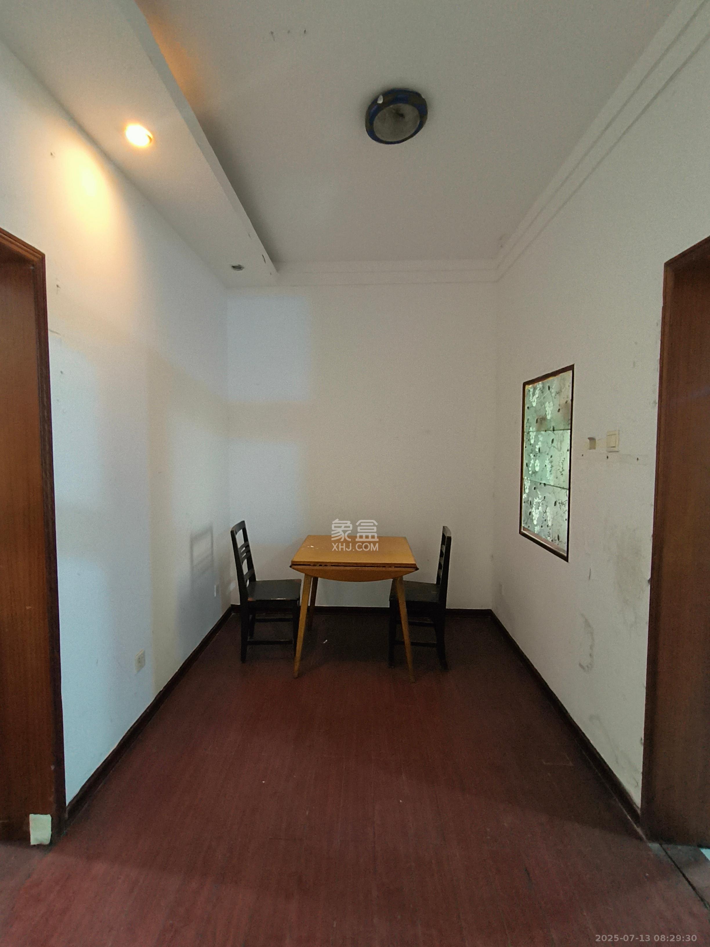 袁家岭省煤炭厅宿舍(芙蓉区省煤炭局小区)  3室1厅1卫    2500.0元/月 袁家岭省煤炭厅宿舍(芙蓉区省煤炭局小区)  3室1厅1卫    2500.0元/月室内图