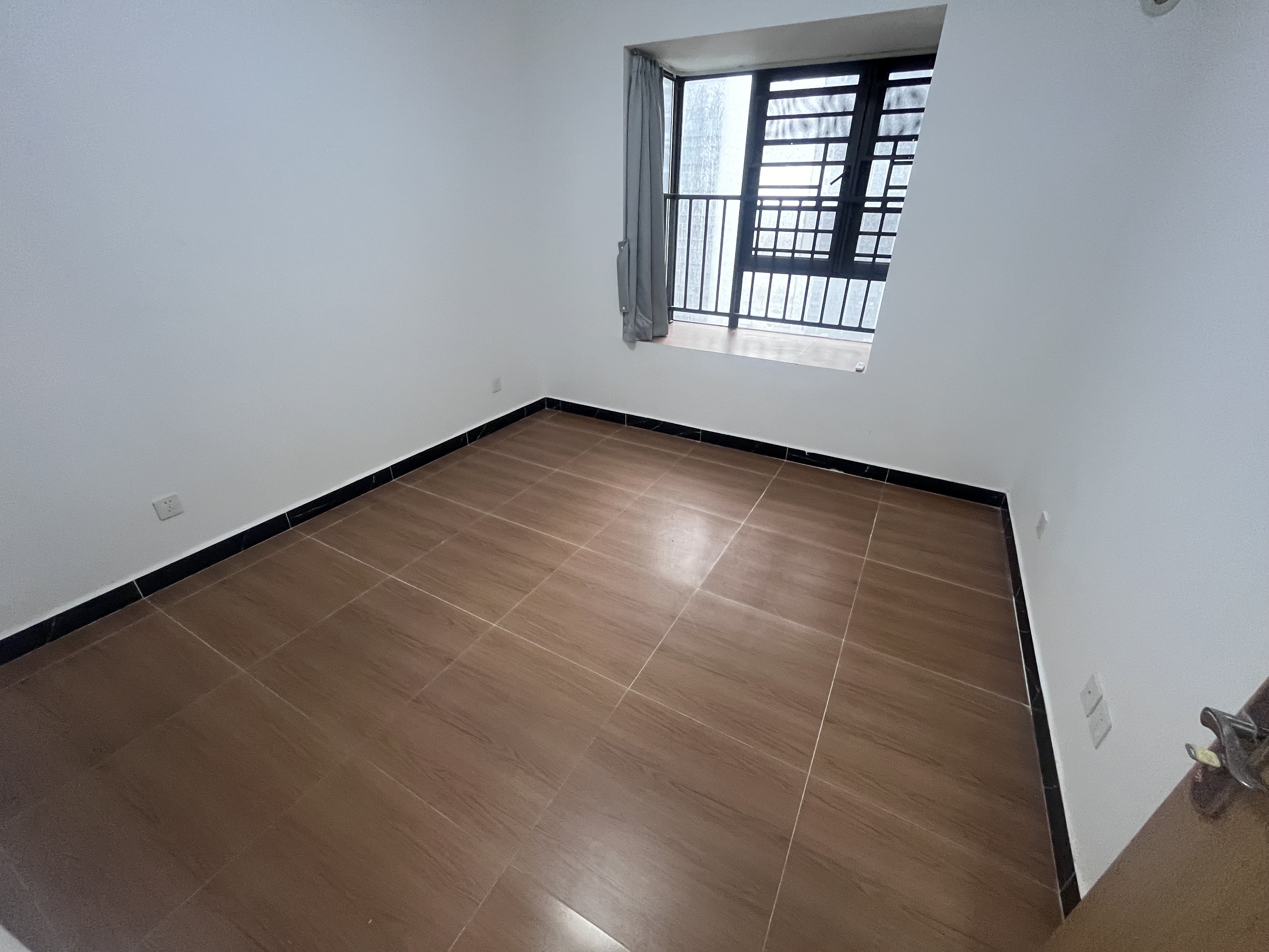 坡博家园三区  4室2厅2卫    2700.0元/月室内图