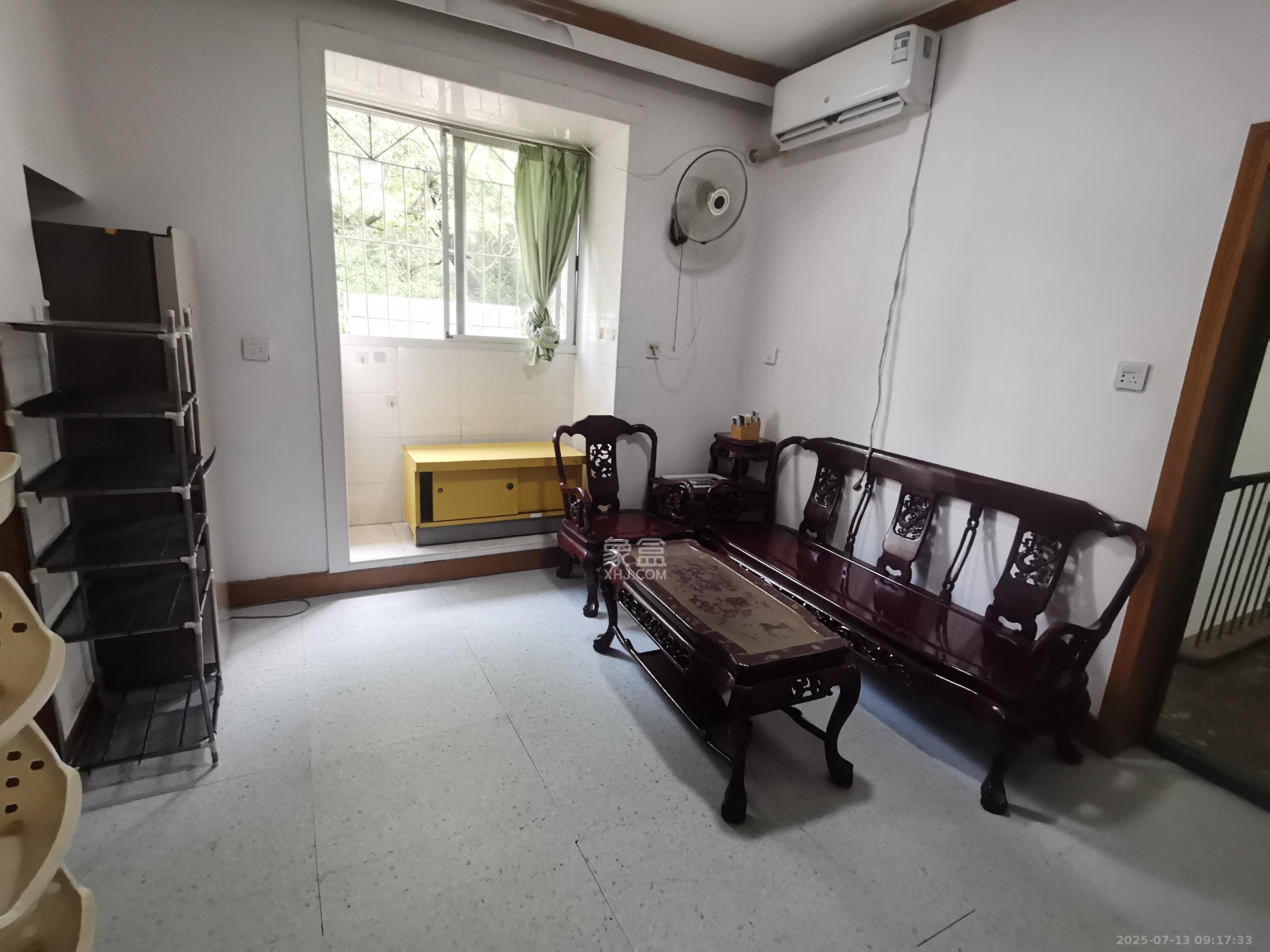 十五中单位宿舍  2室1厅1卫    2000.0元/月
