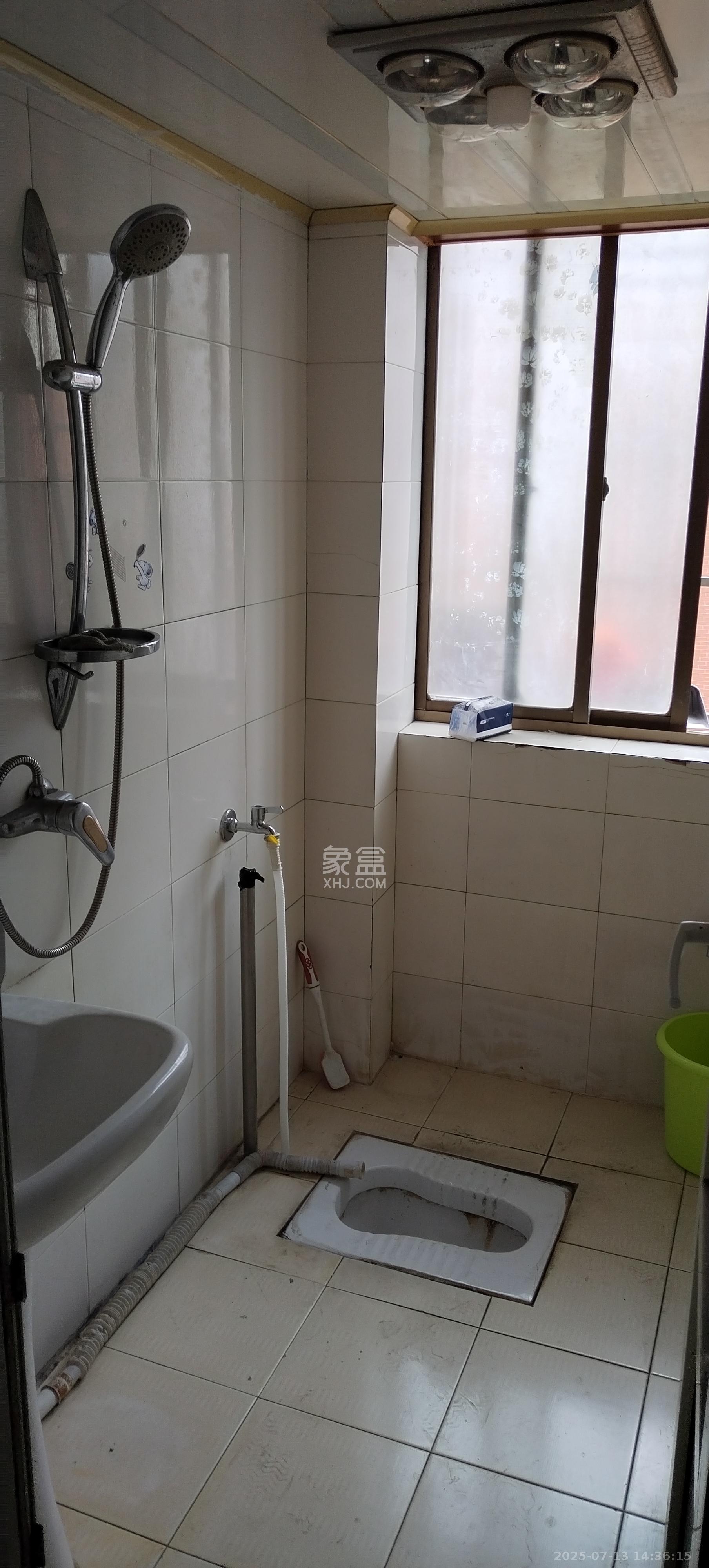 莲湖汽配城 3室2厅2卫 1800.0元/月 莲湖汽配城 3室2厅2卫 1800.0元/月室内图