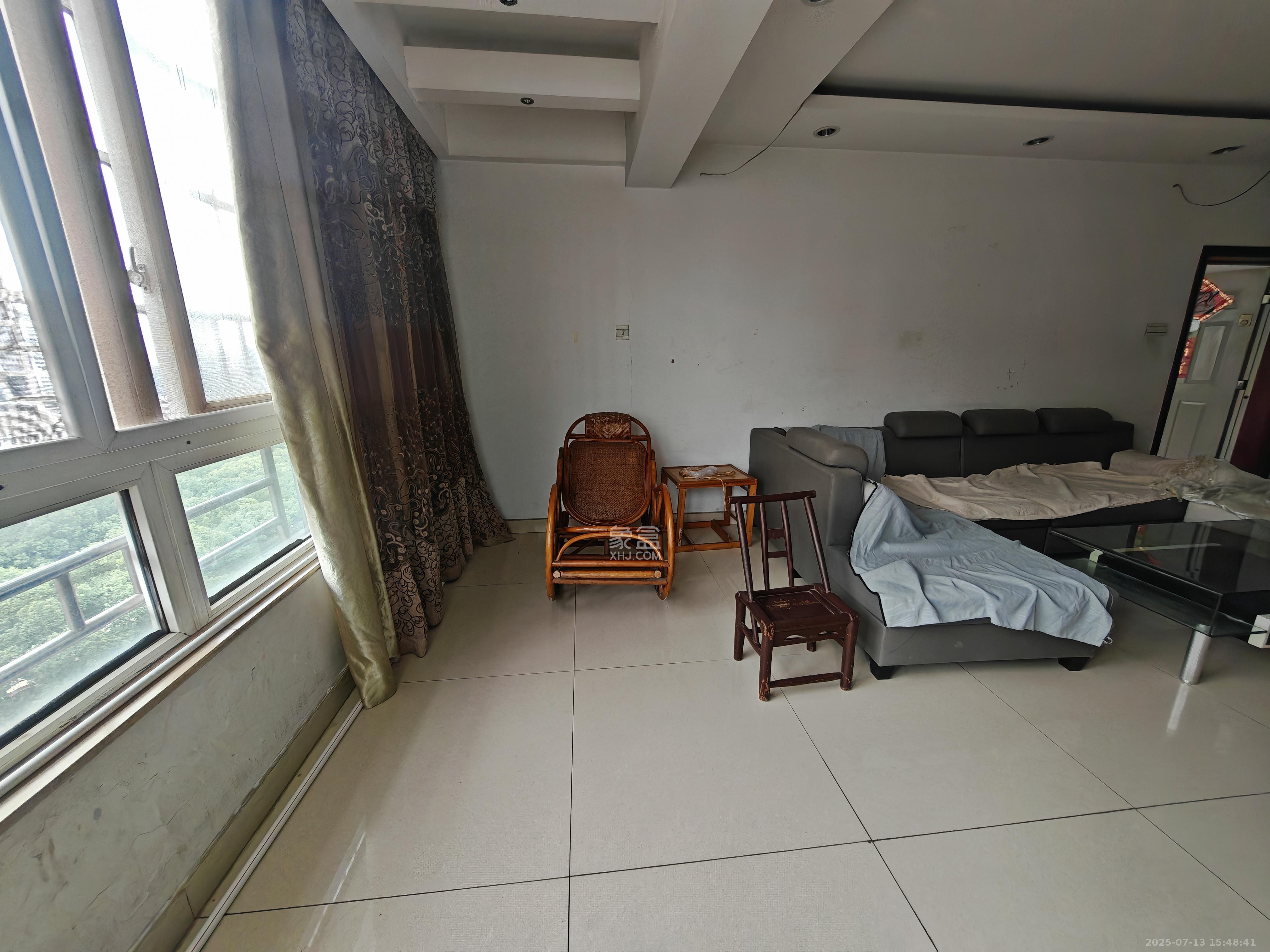 鑫天芙蓉 3室2厅2卫 2200.0元/月 鑫天芙蓉 3室2厅2卫 2200.0元/月室内图