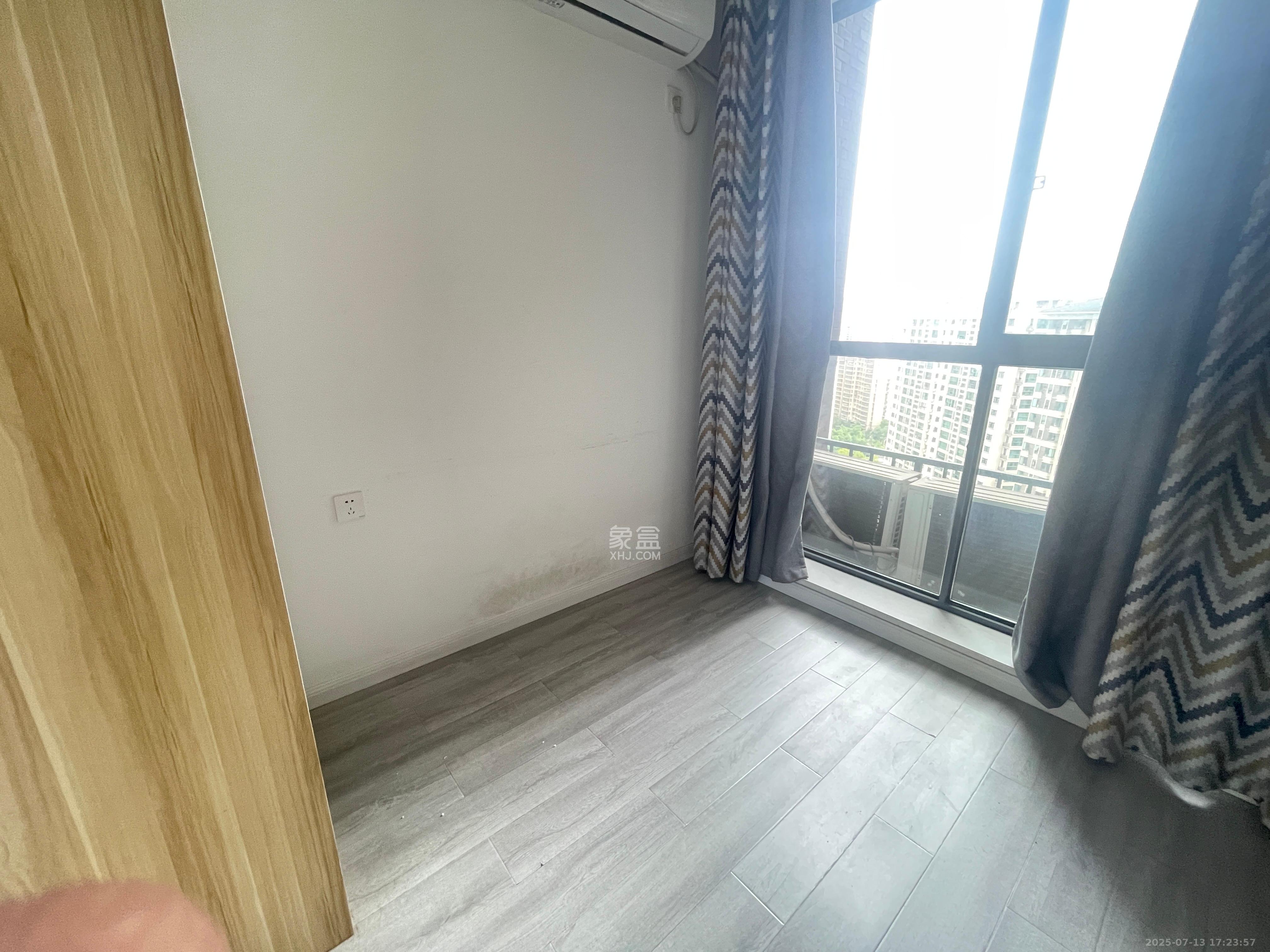 滨江海棠湾  3室2厅1卫   2200.00元/月室内图