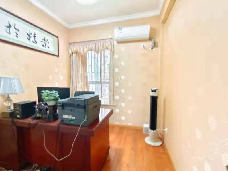 仁济新村  4室2厅2卫   3000.00元/月室内图