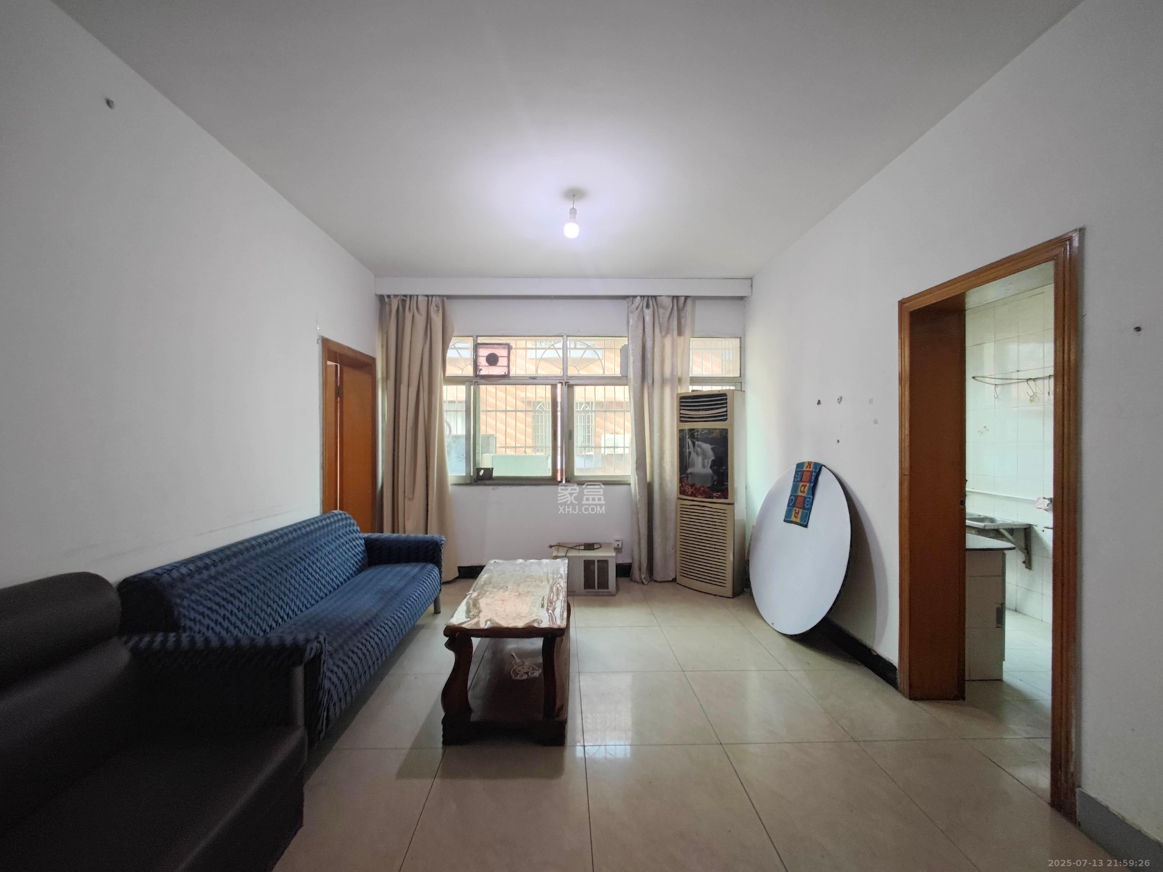 洞井商贸城  4室2厅2卫    98.0万 洞井商贸城  4室2厅2卫    98.0万客厅