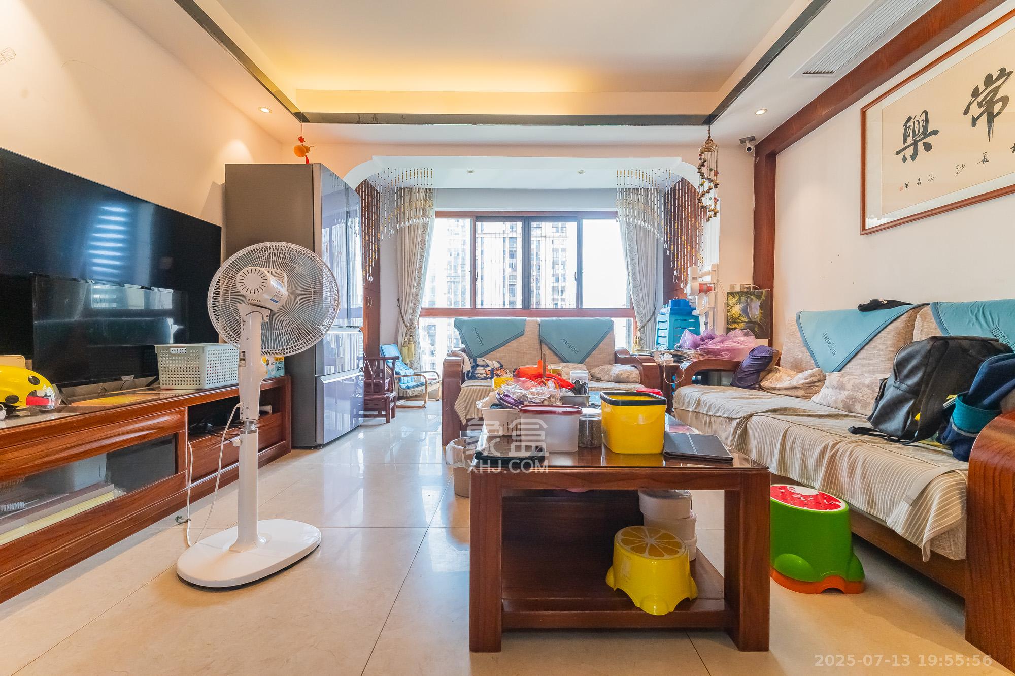 星湖湾一期高层 4室2厅2卫 120.0万 星湖湾一期高层 4室2厅2卫 120.0万客厅